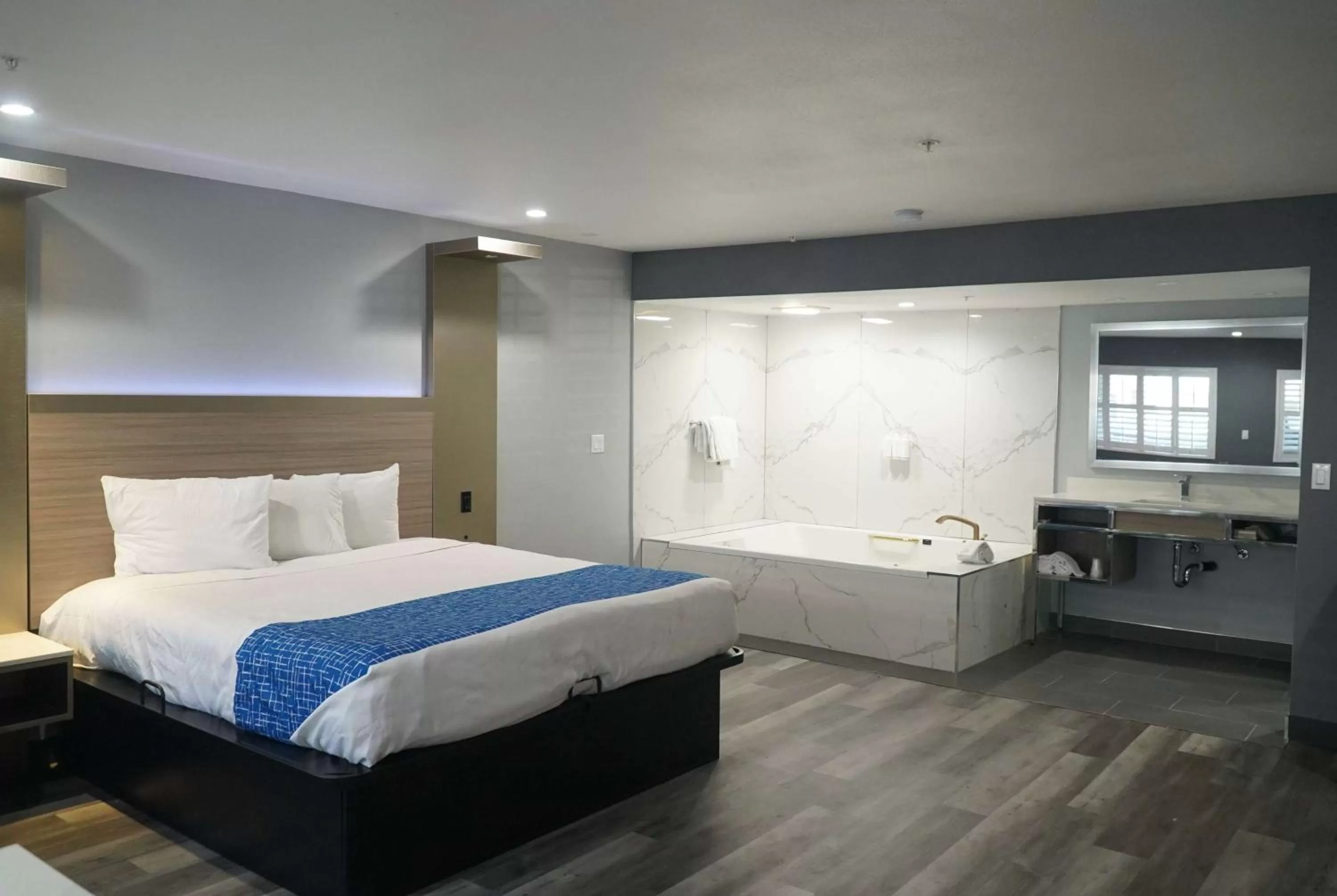 Deluxe King Suite in Travelodge by Wyndham Whittier