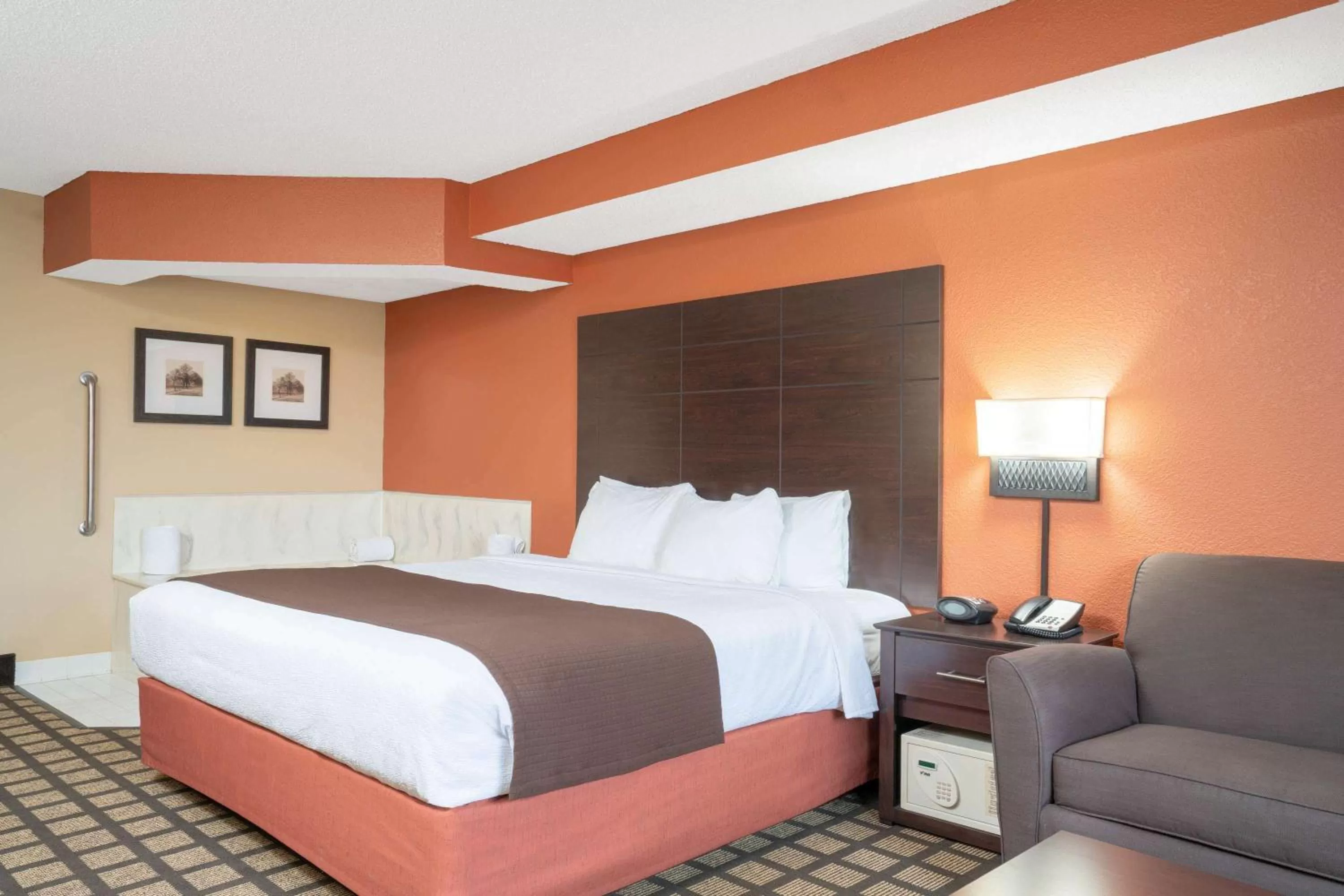 Photo of the whole room, Bed in Baymont by Wyndham Lakeville