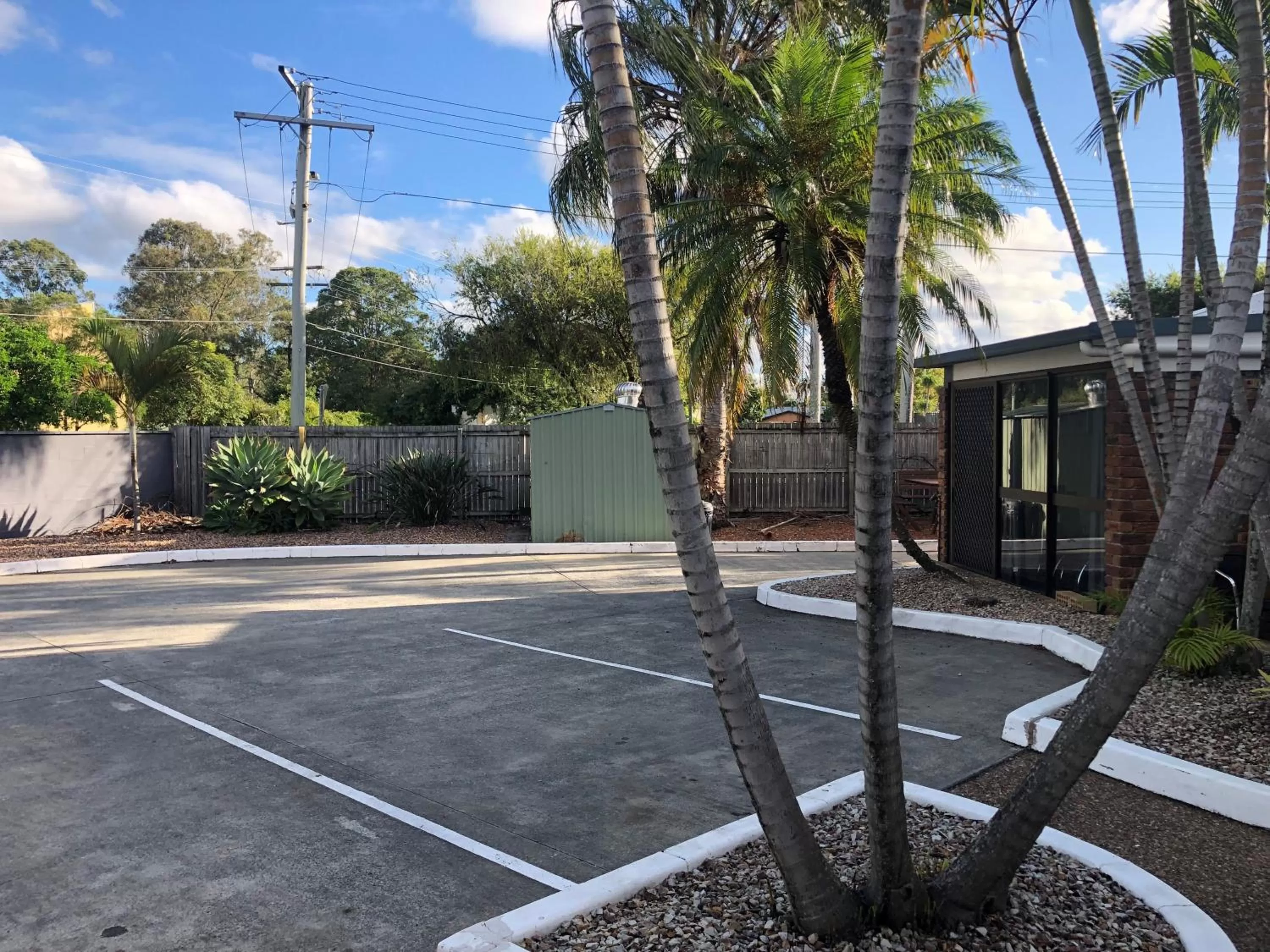 Garden view in Logan City Motor Inn