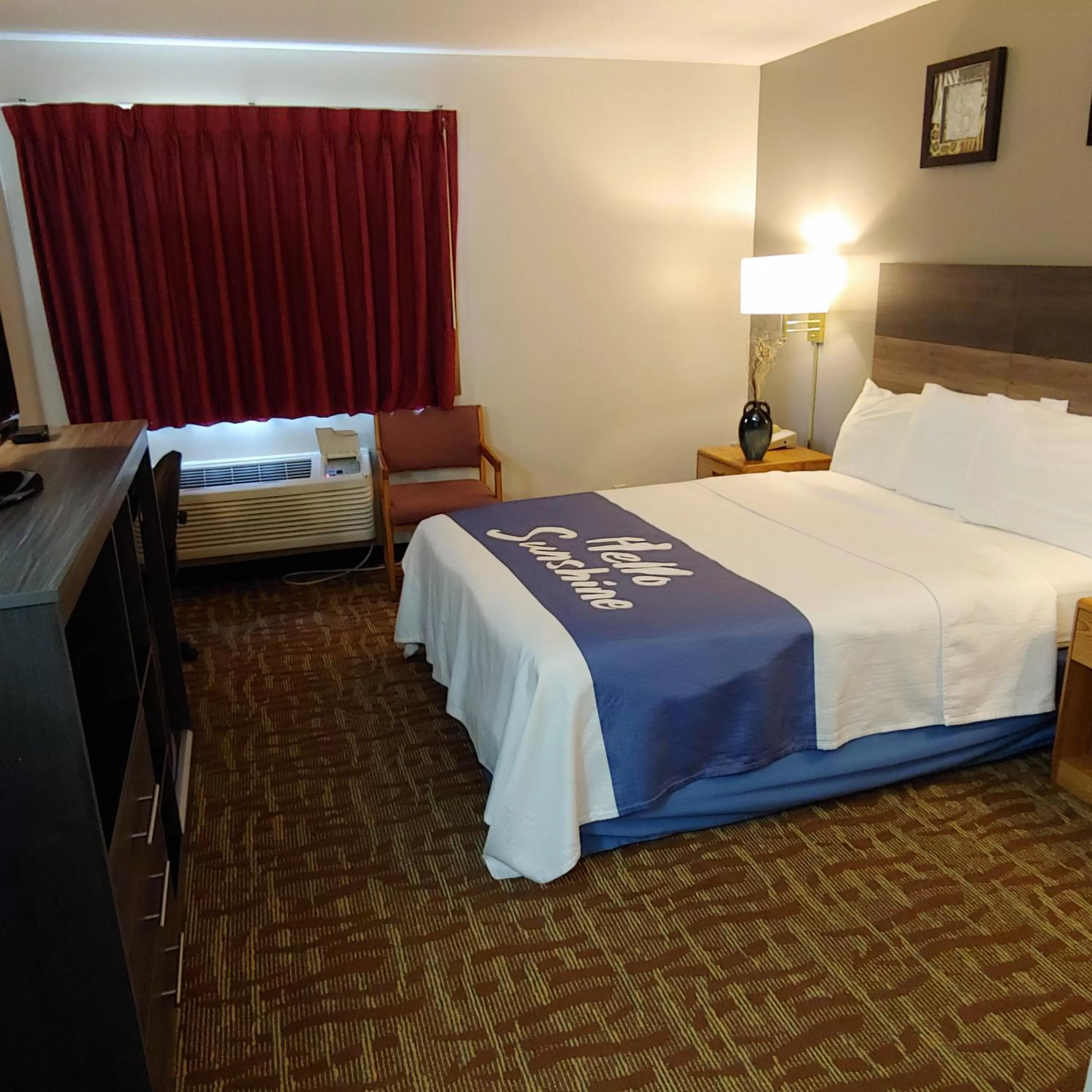 Bed in Days Inn by Wyndham West-Eau Claire