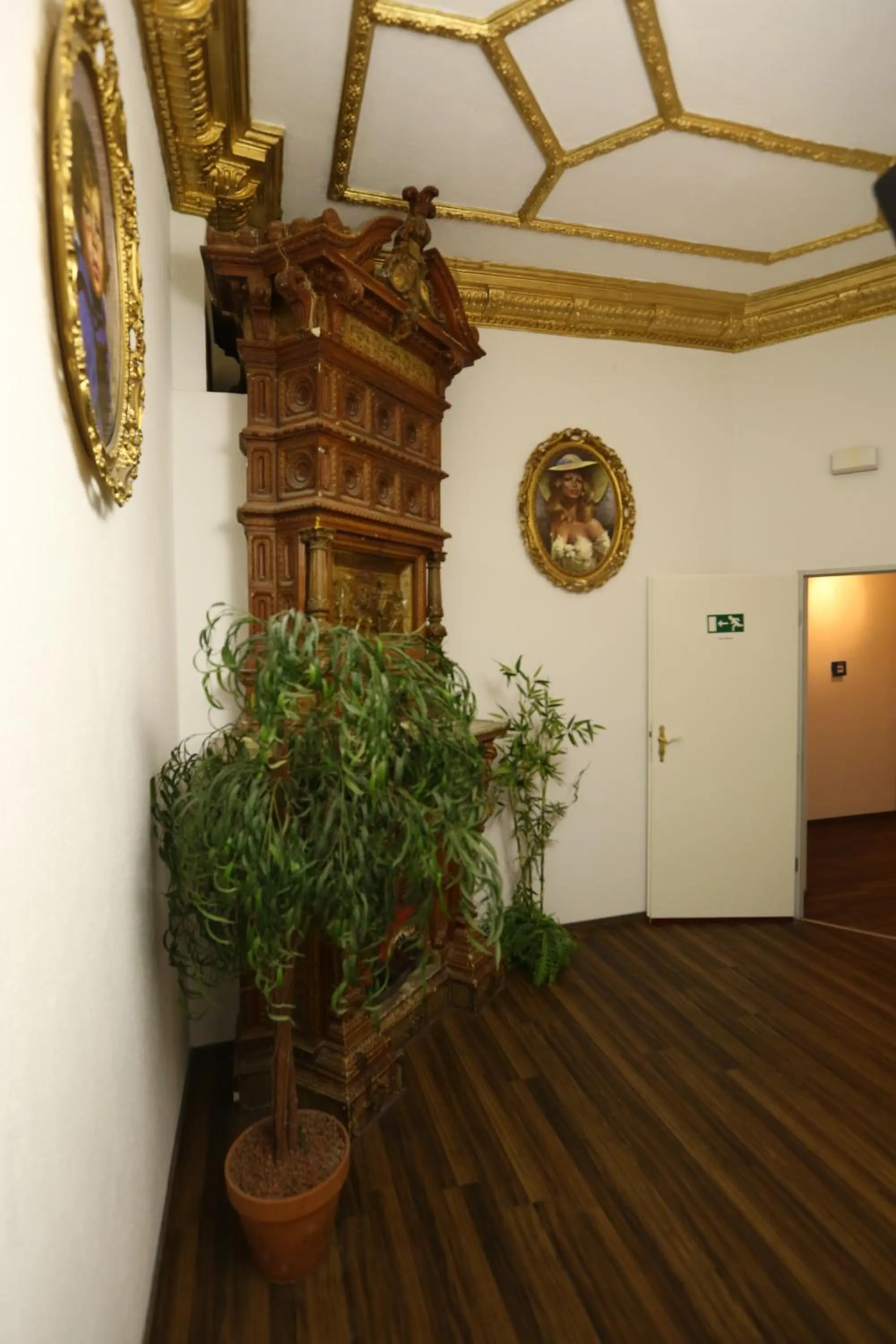 Decorative detail in Hotel AI Königshof