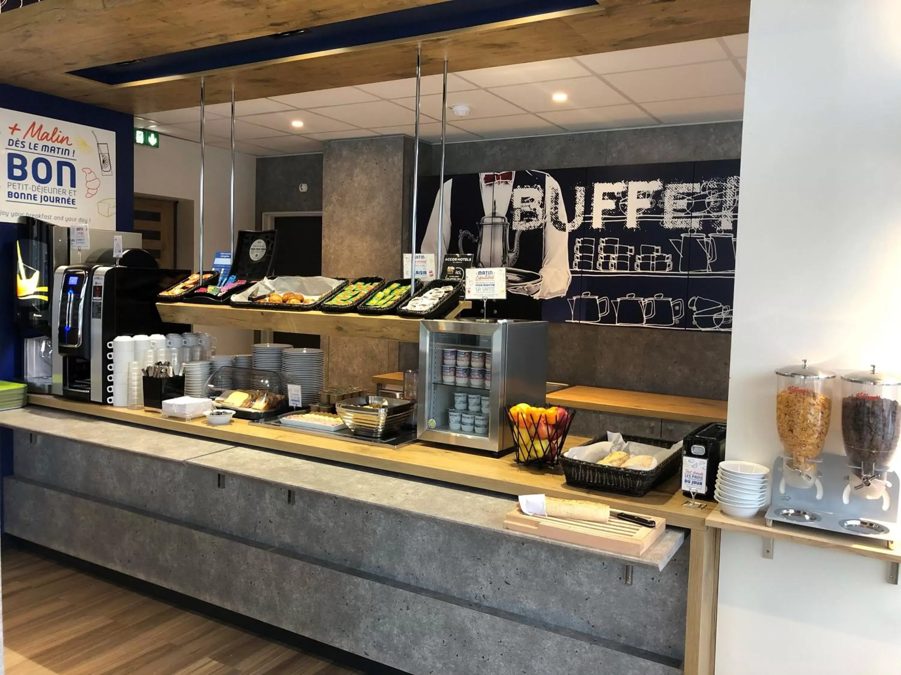 Buffet breakfast in ibis budget Amiens Centre Gare