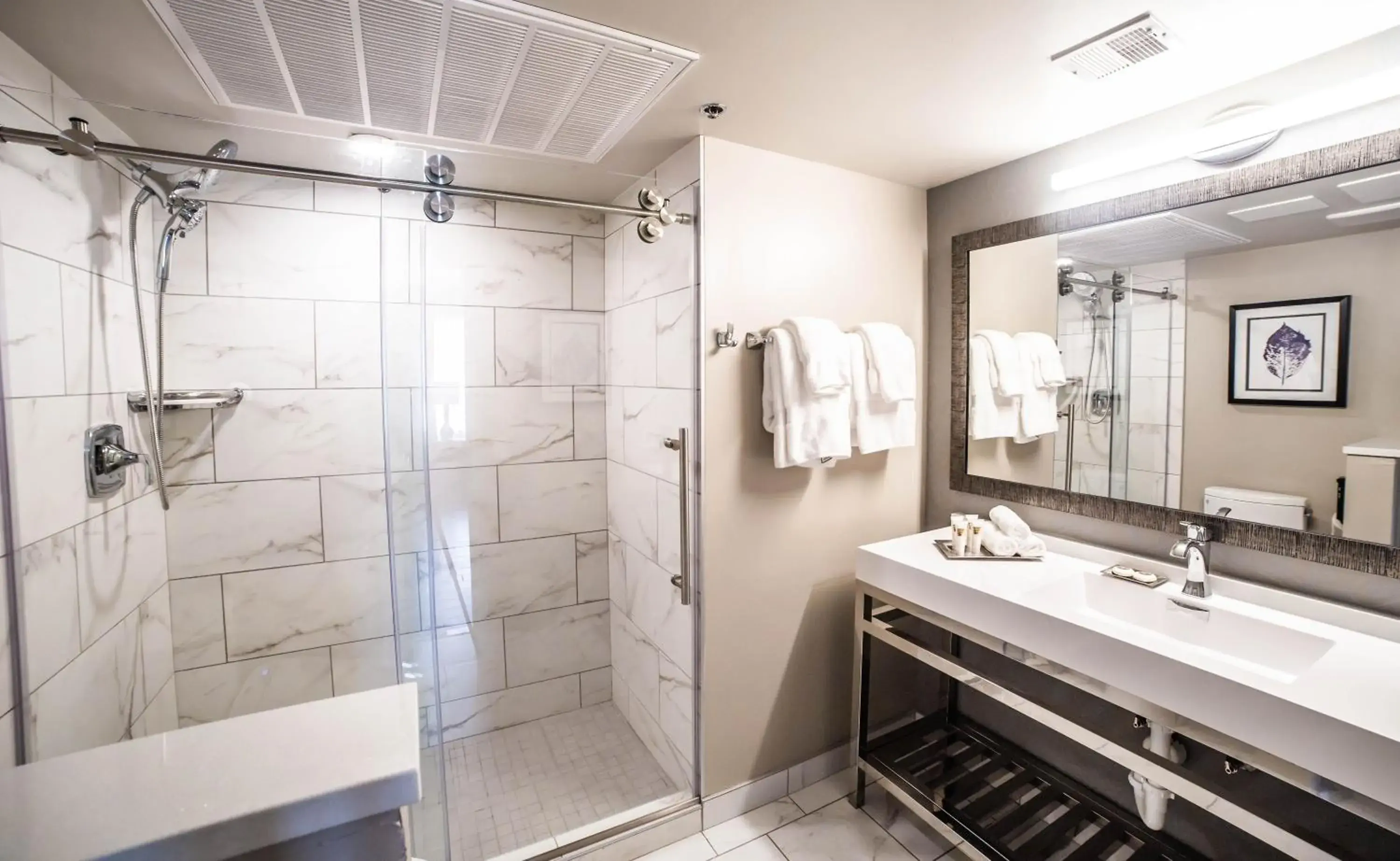 Bathroom in Seven Gables Inn, St Louis West, a Tribute Portfolio Hotel Bathroom in Seven Gables Inn, St Louis West, a Tribute Portfolio Hotel