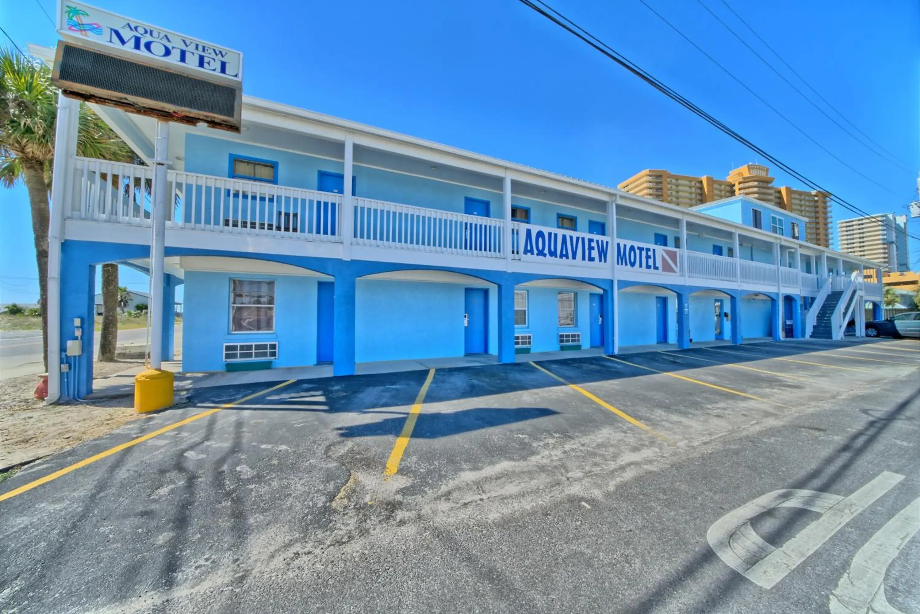Property building in Aqua View Motel