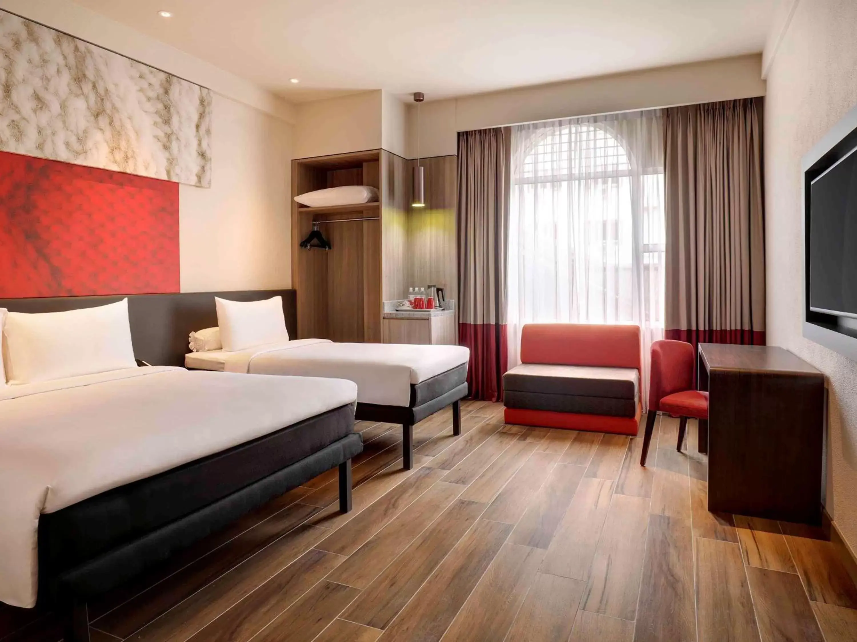 Photo of the whole room, Bed in Ibis Melaka