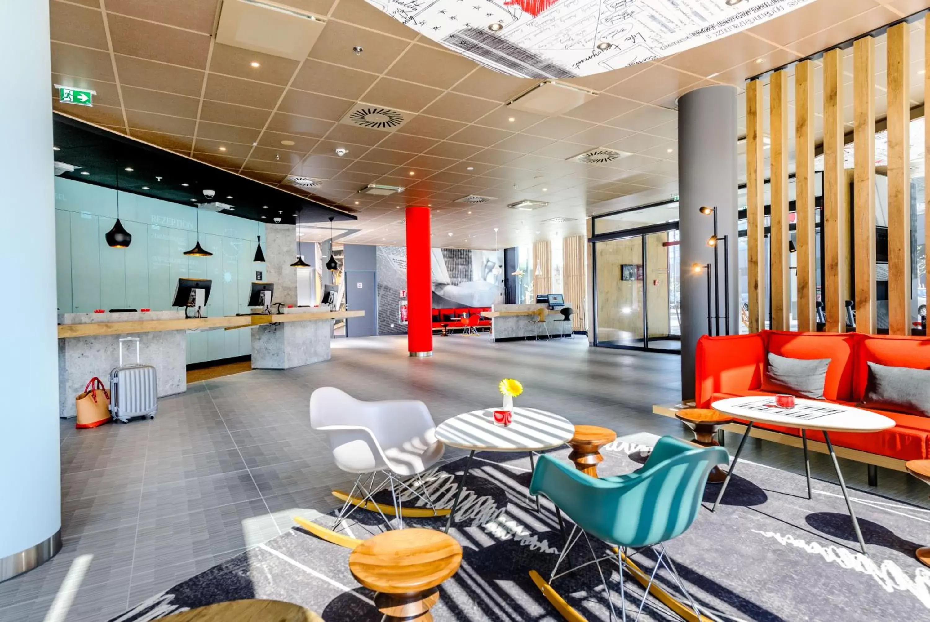 Lobby or reception in ibis Wien Hauptbahnhof