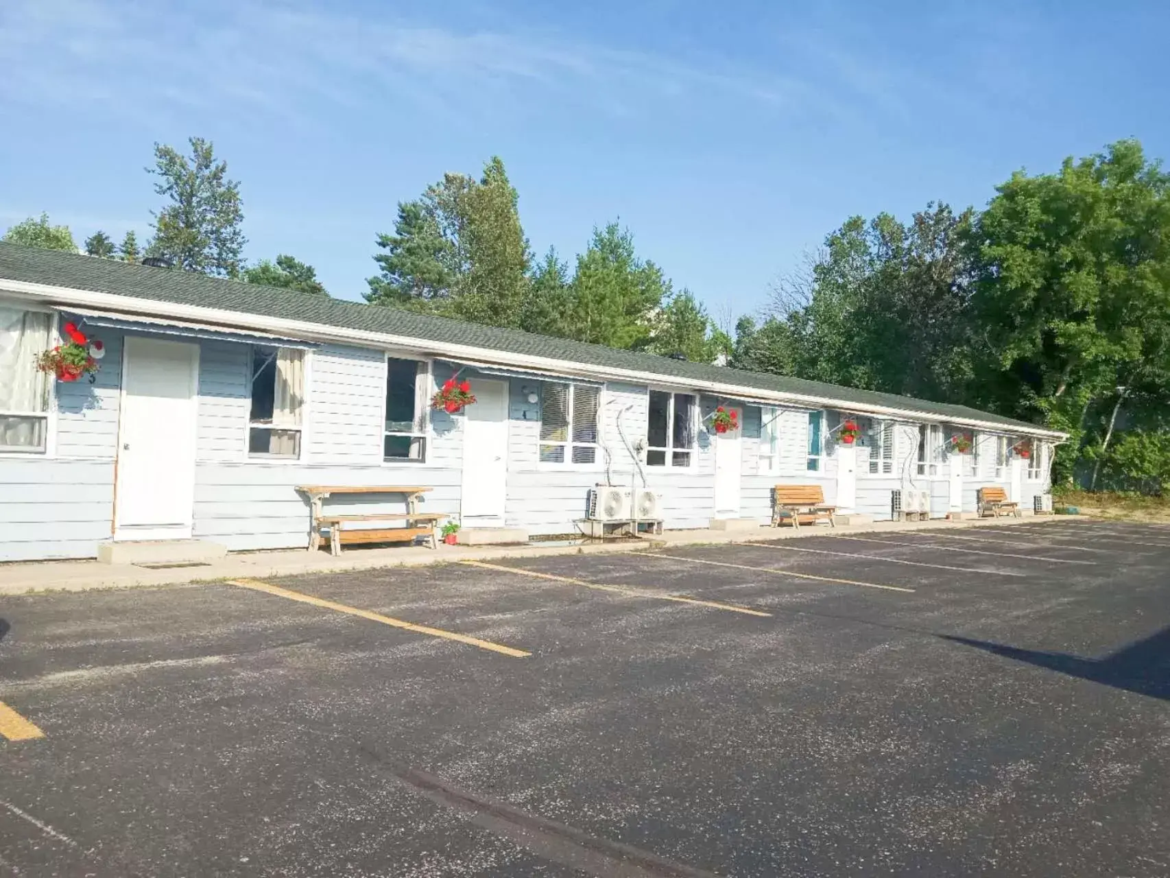 Property Building in Stop 21 Motel