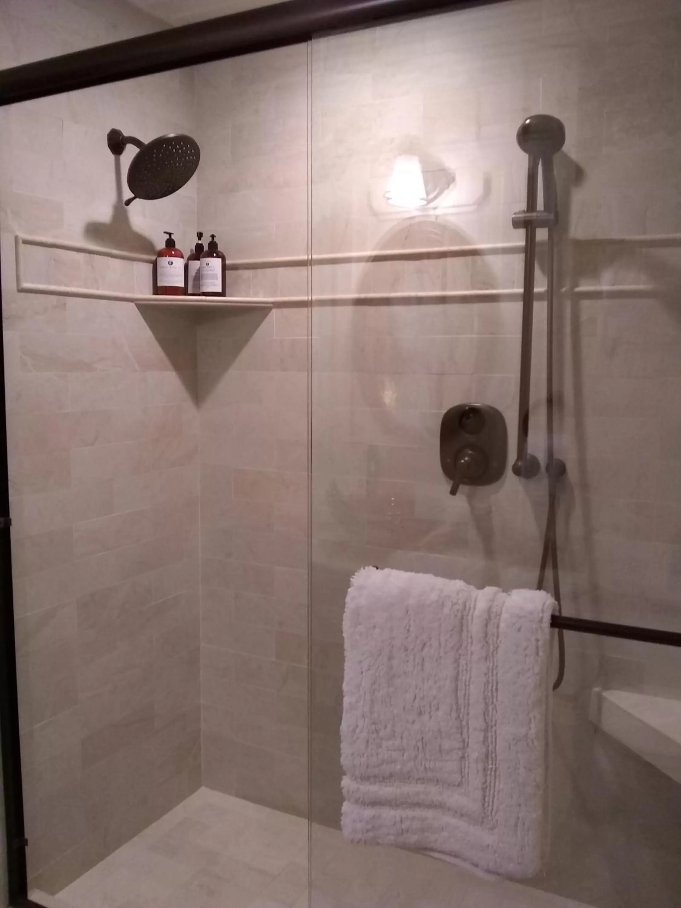 Bathroom in Noyo Harbor Inn