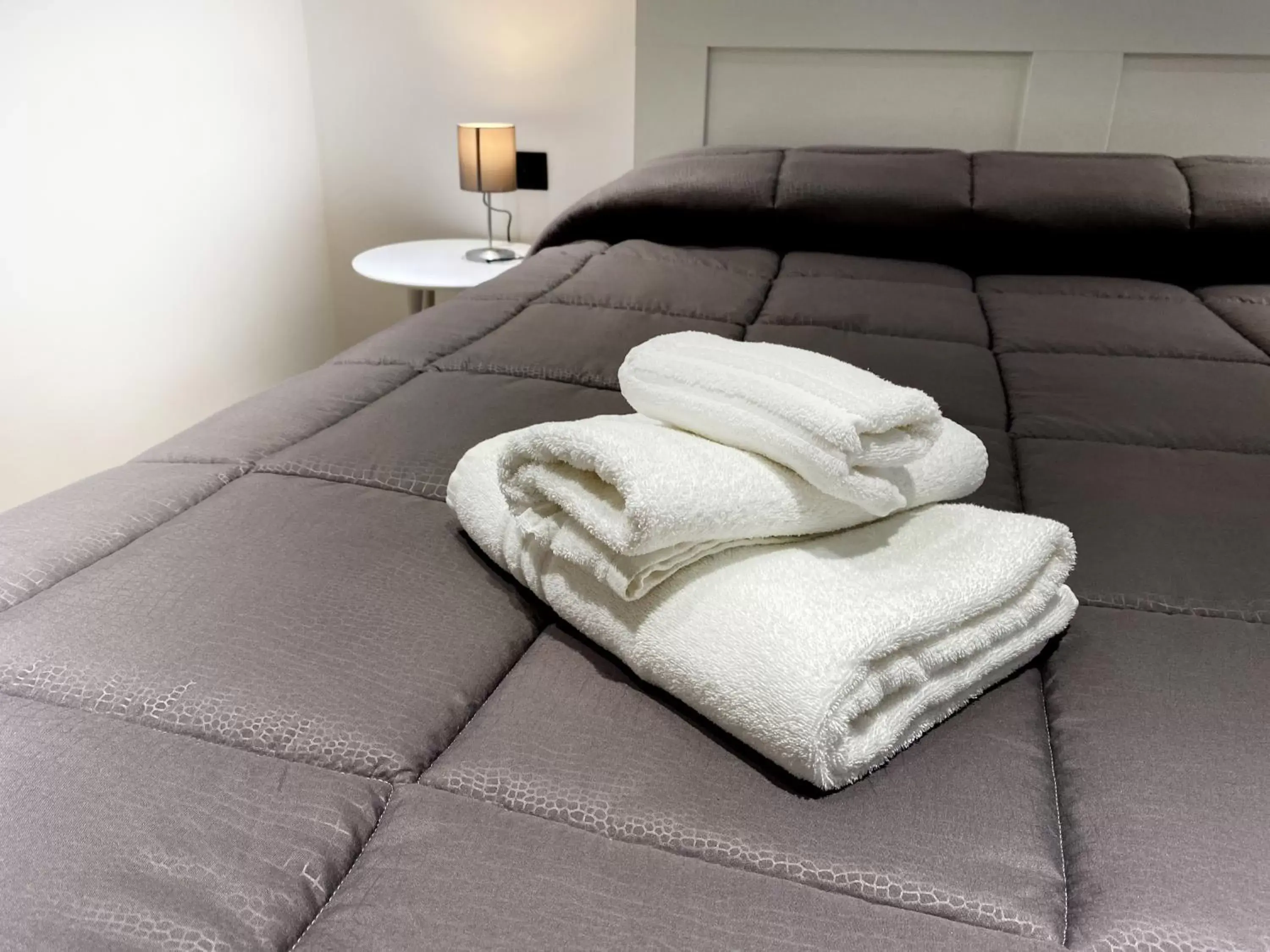 towels, Bed in Business Home Via Isonzo B&B