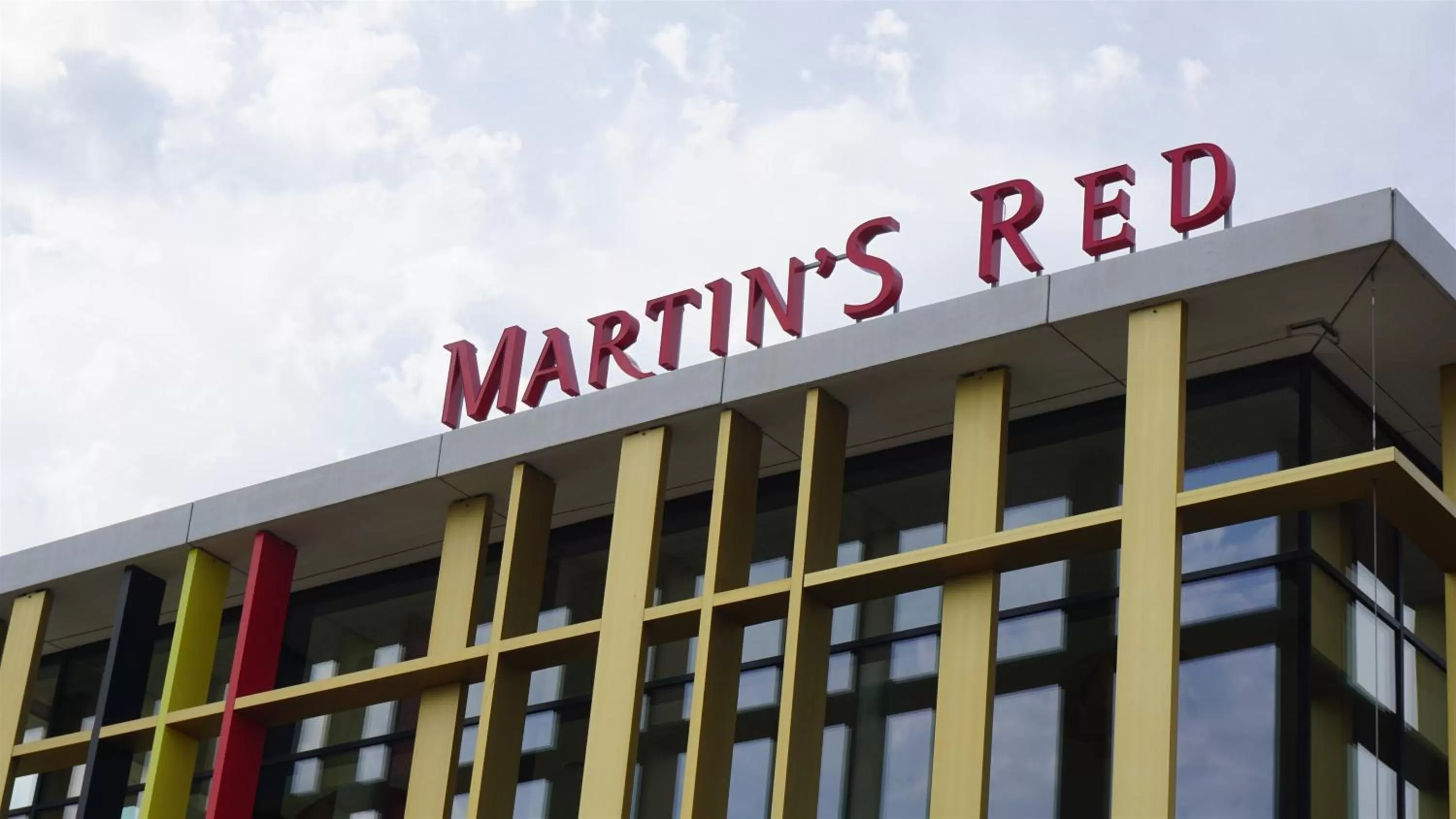 Facade/entrance in Martin's Red