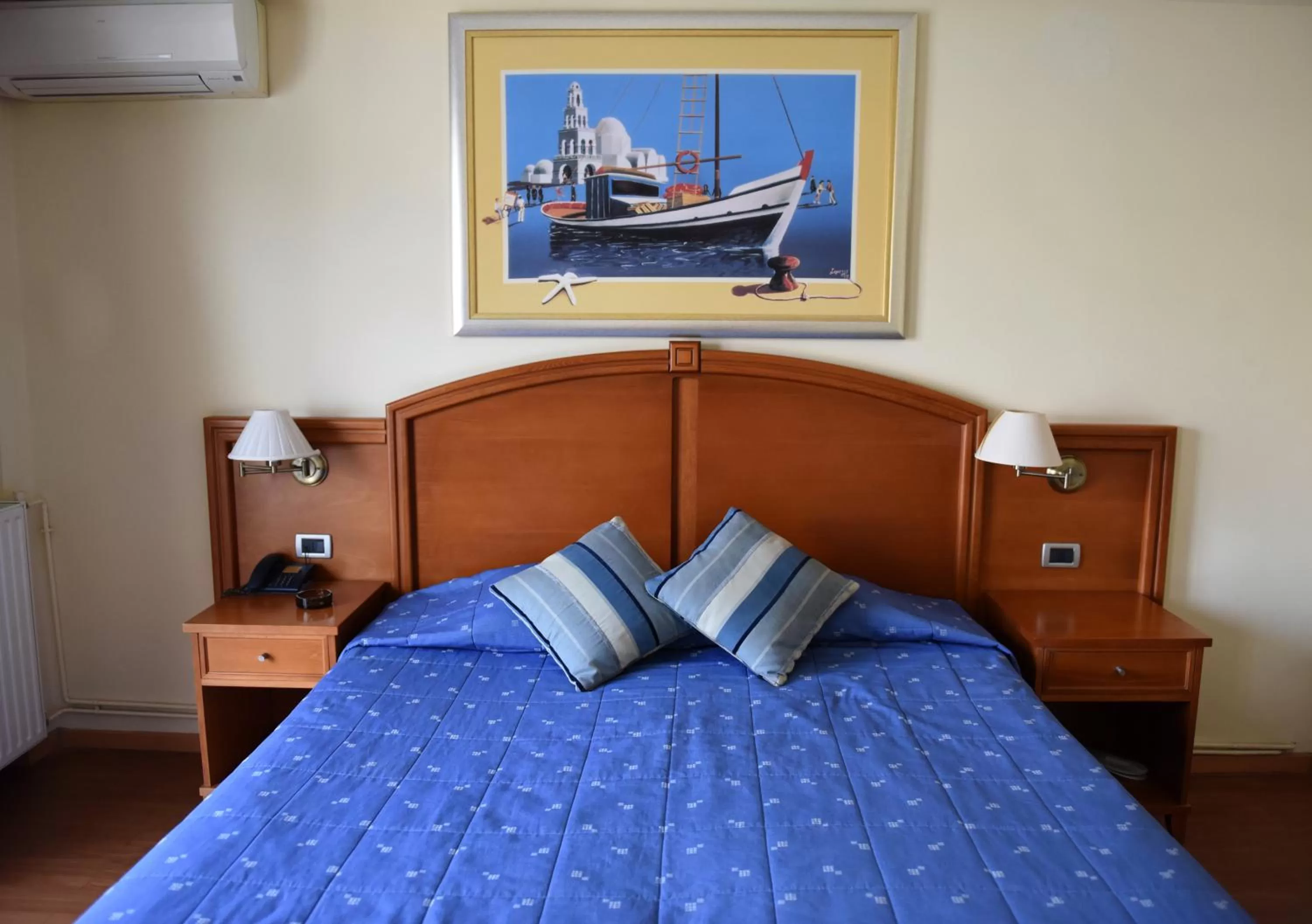 TV and multimedia, Bed in Blue Sea Hotel