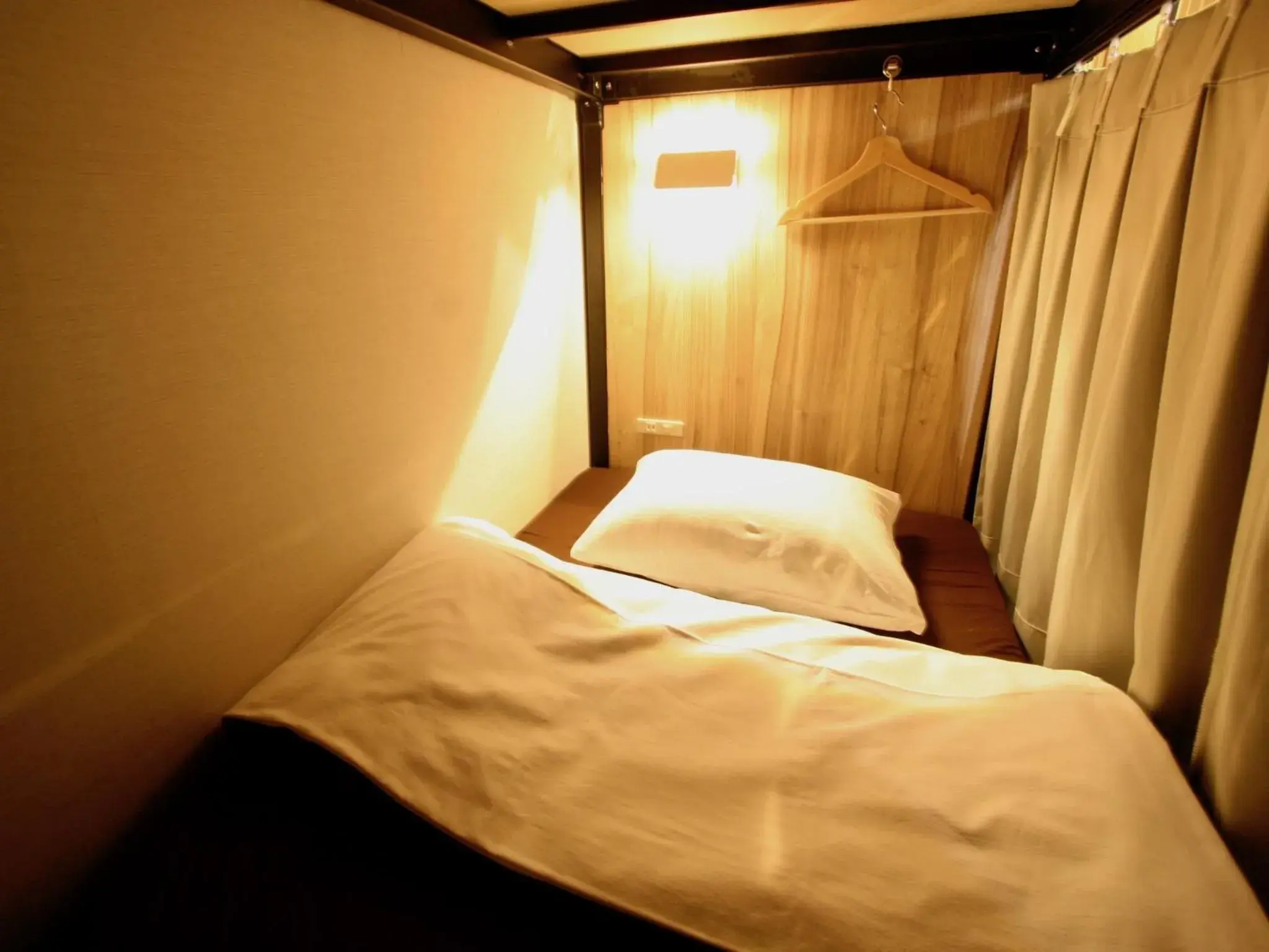 Bed in Namba Guesthouse HIVE