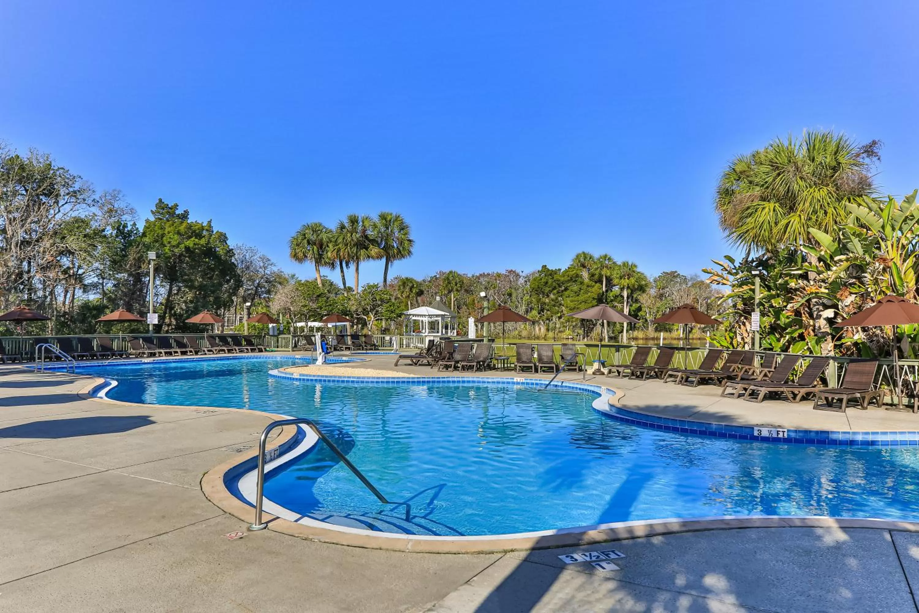 Pool view in Plantation Resort on Crystal River, Ascend Hotel Collection