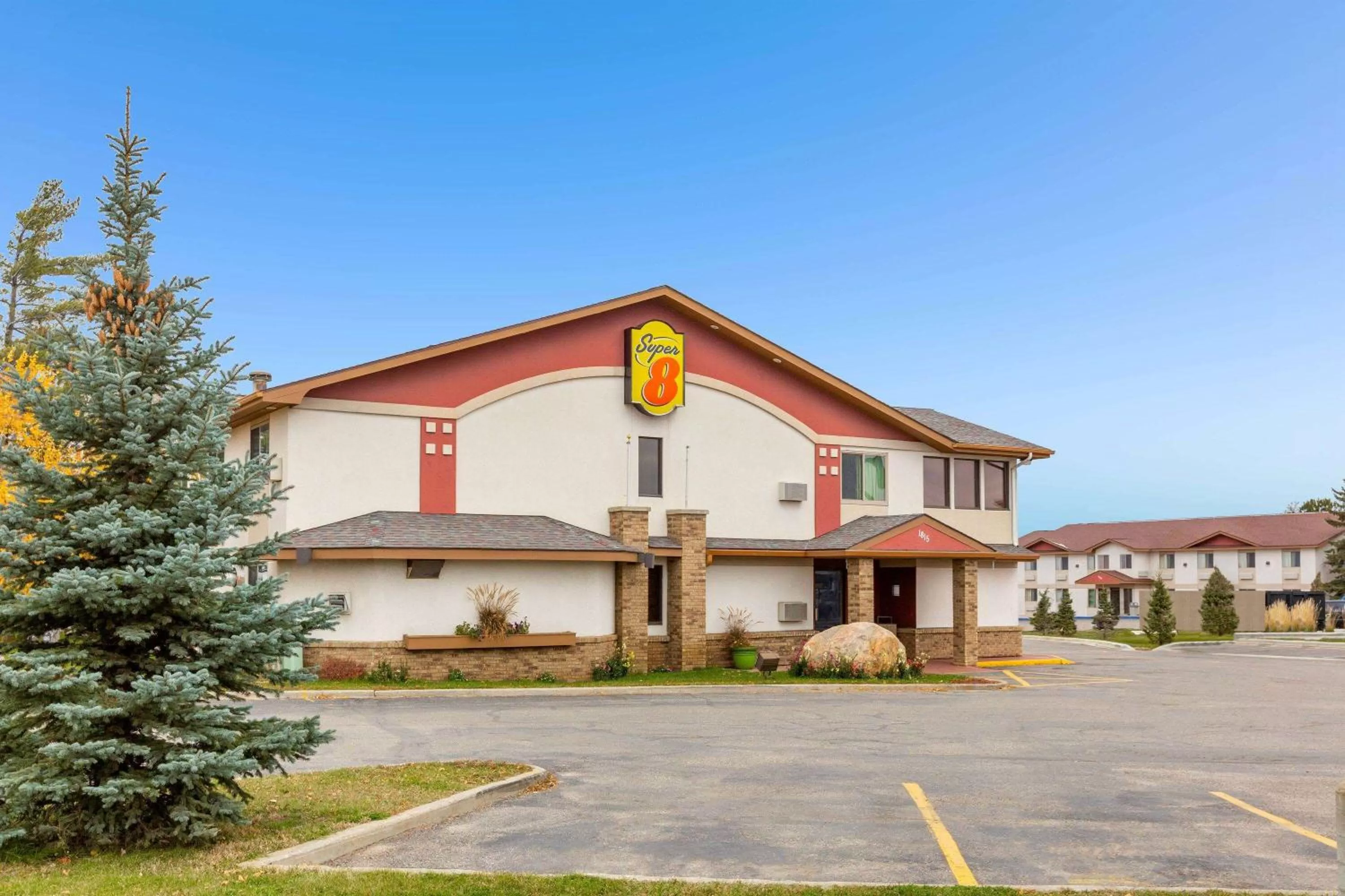 Property building in Super 8 by Wyndham Bemidji MN