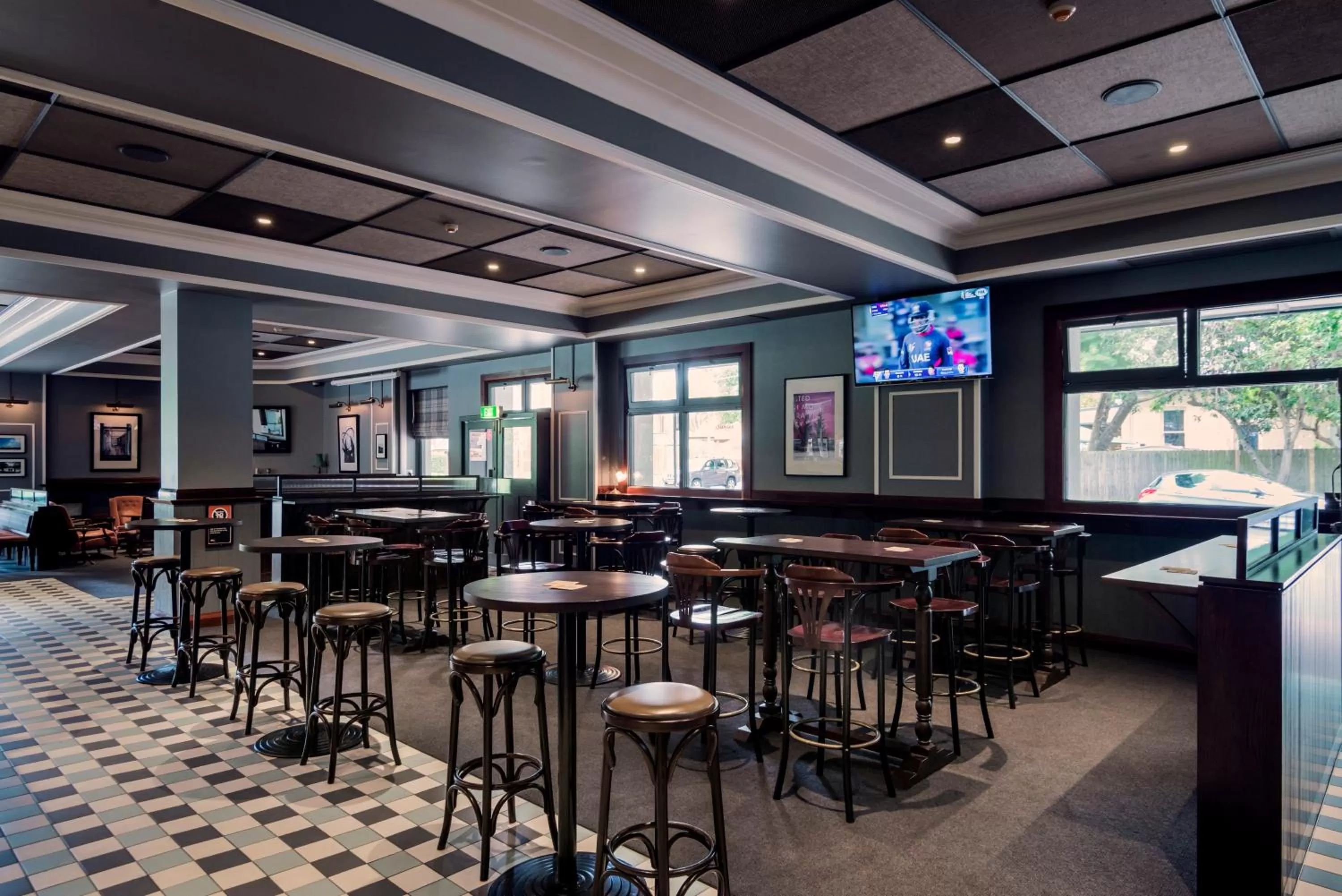 Restaurant/places to eat in The North Sydney Hotel