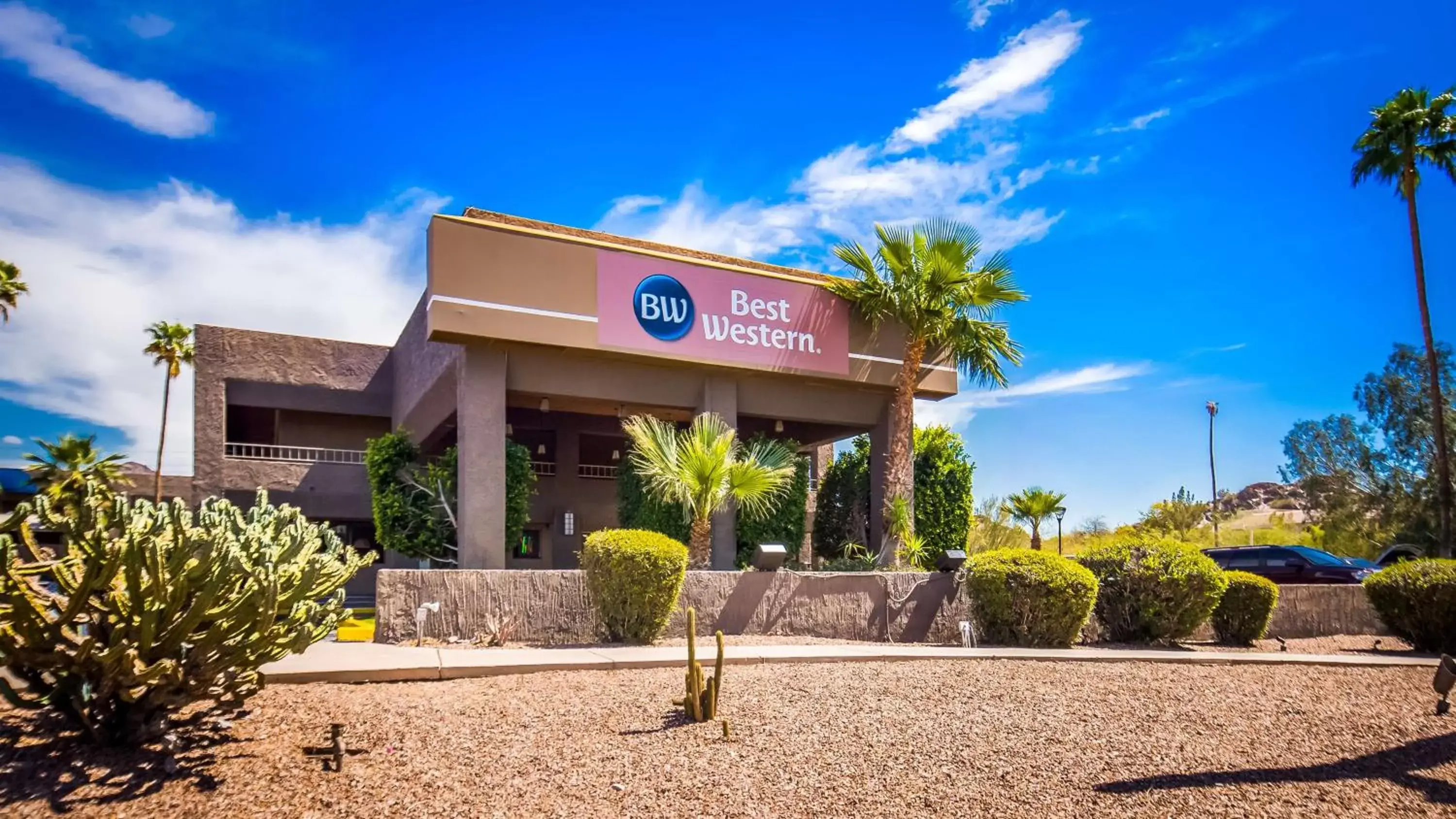 Property building in Best Western InnSuites Phoenix Hotel & Suites