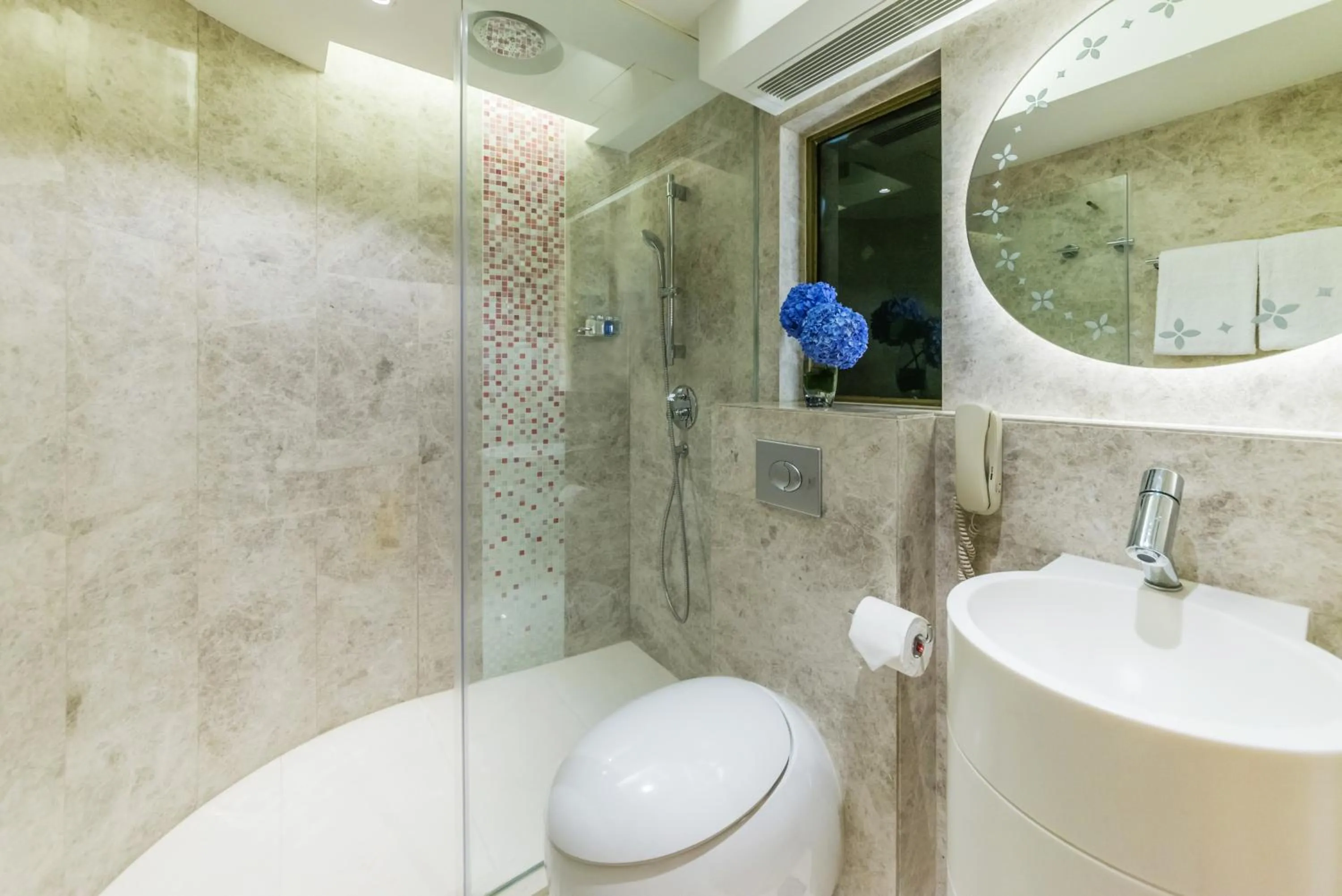 Bathroom in Hotel Pravo Hong Kong