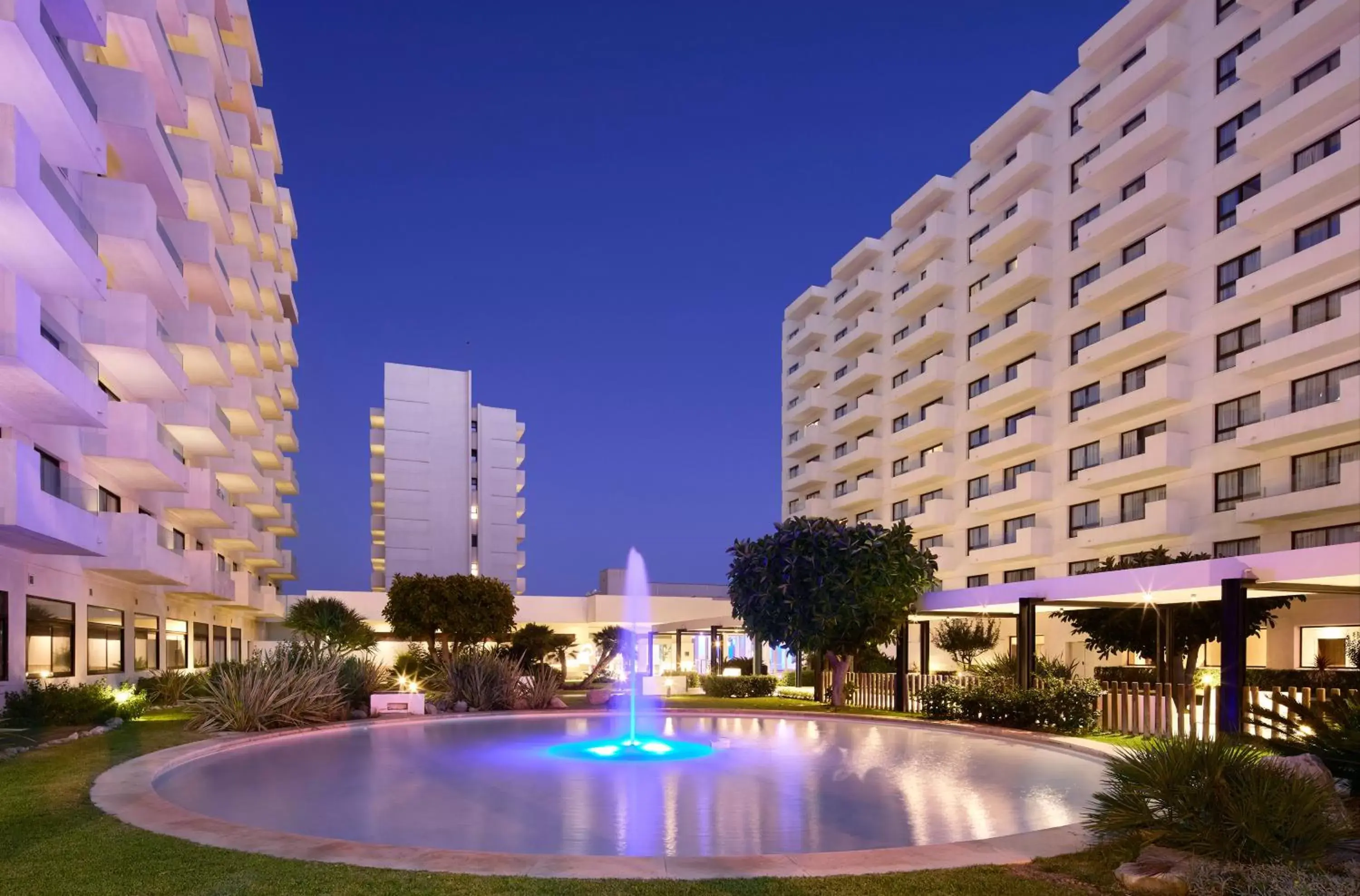 Property building, Swimming Pool in Hotel Ocean House Costa del Sol, Affiliated by Meliá