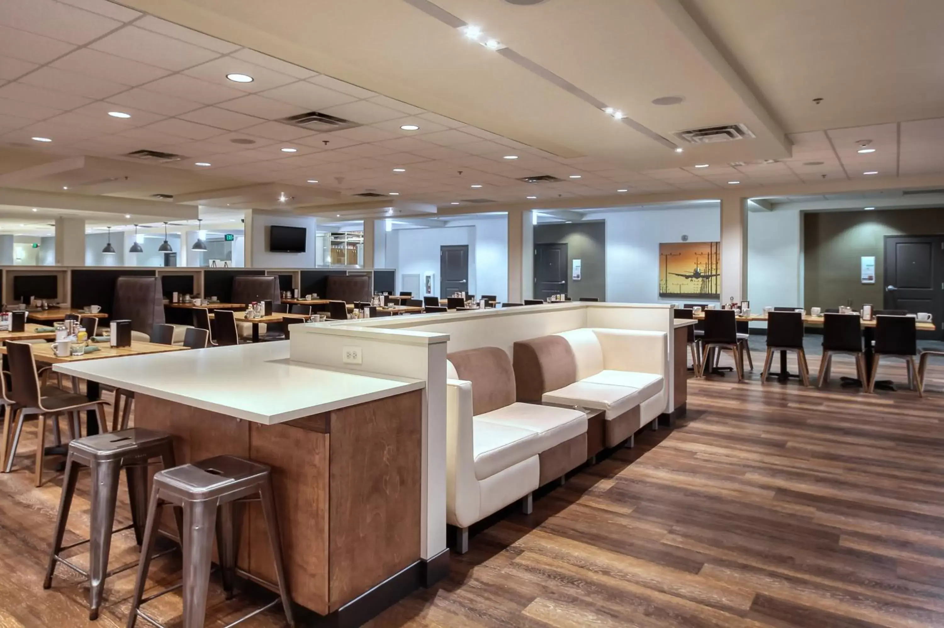 Restaurant/Places to Eat in Holiday Inn & Suites Atlanta Airport North, an IHG Hotel