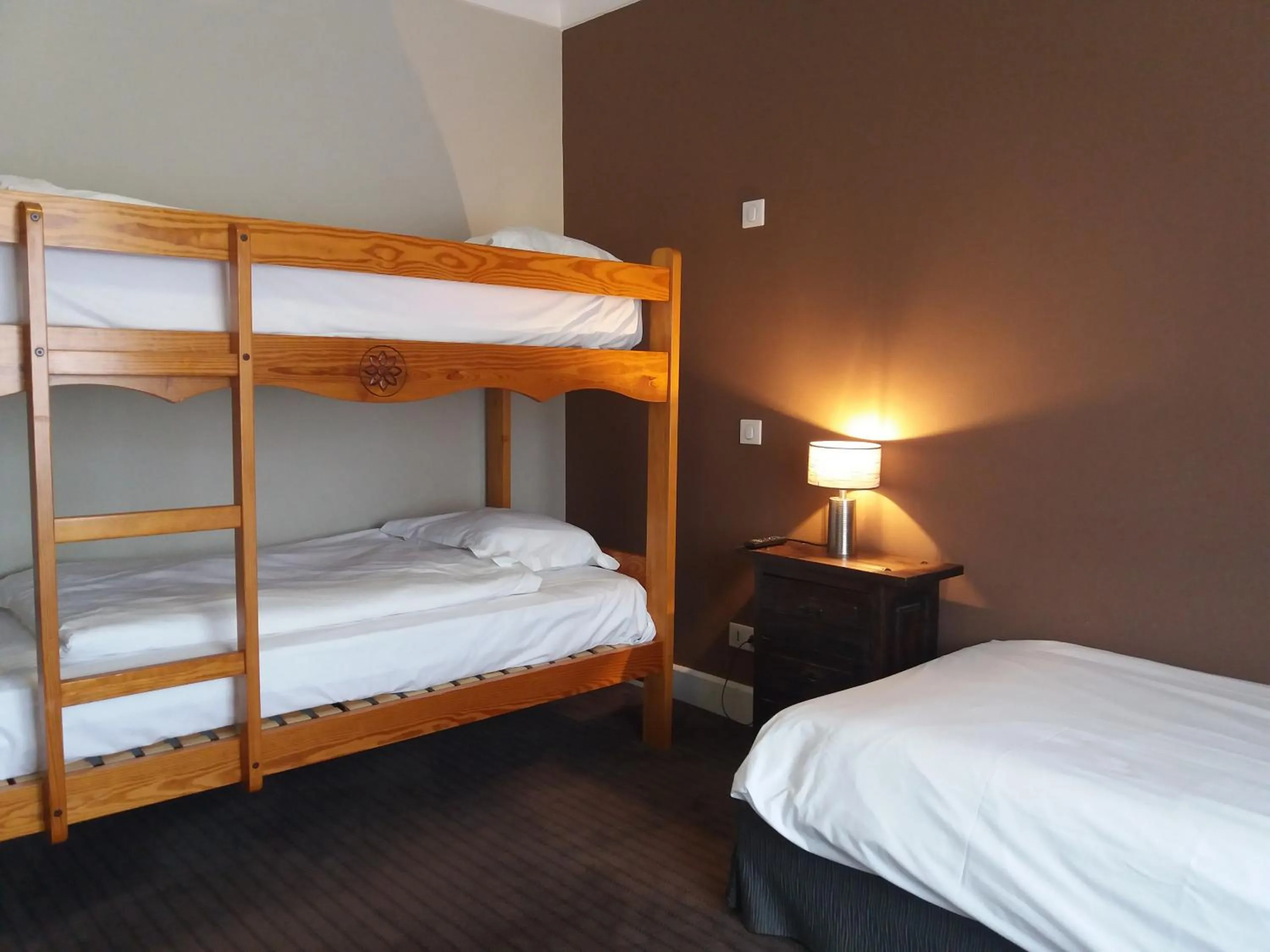 Family, Bed in Hôtel De La Paix