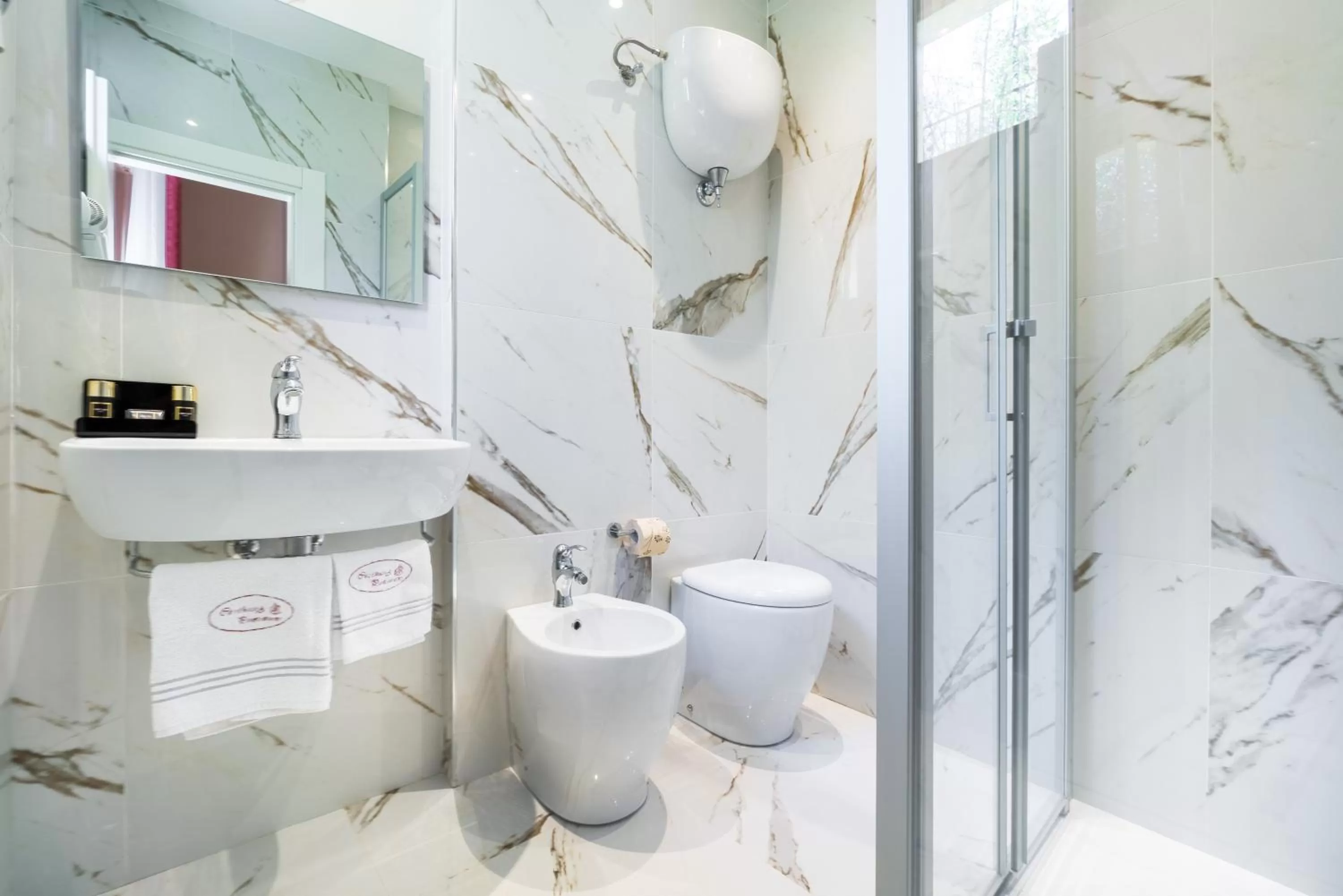 Bathroom in Certosa di Pontignano Residenza d'Epoca - Place of Charme