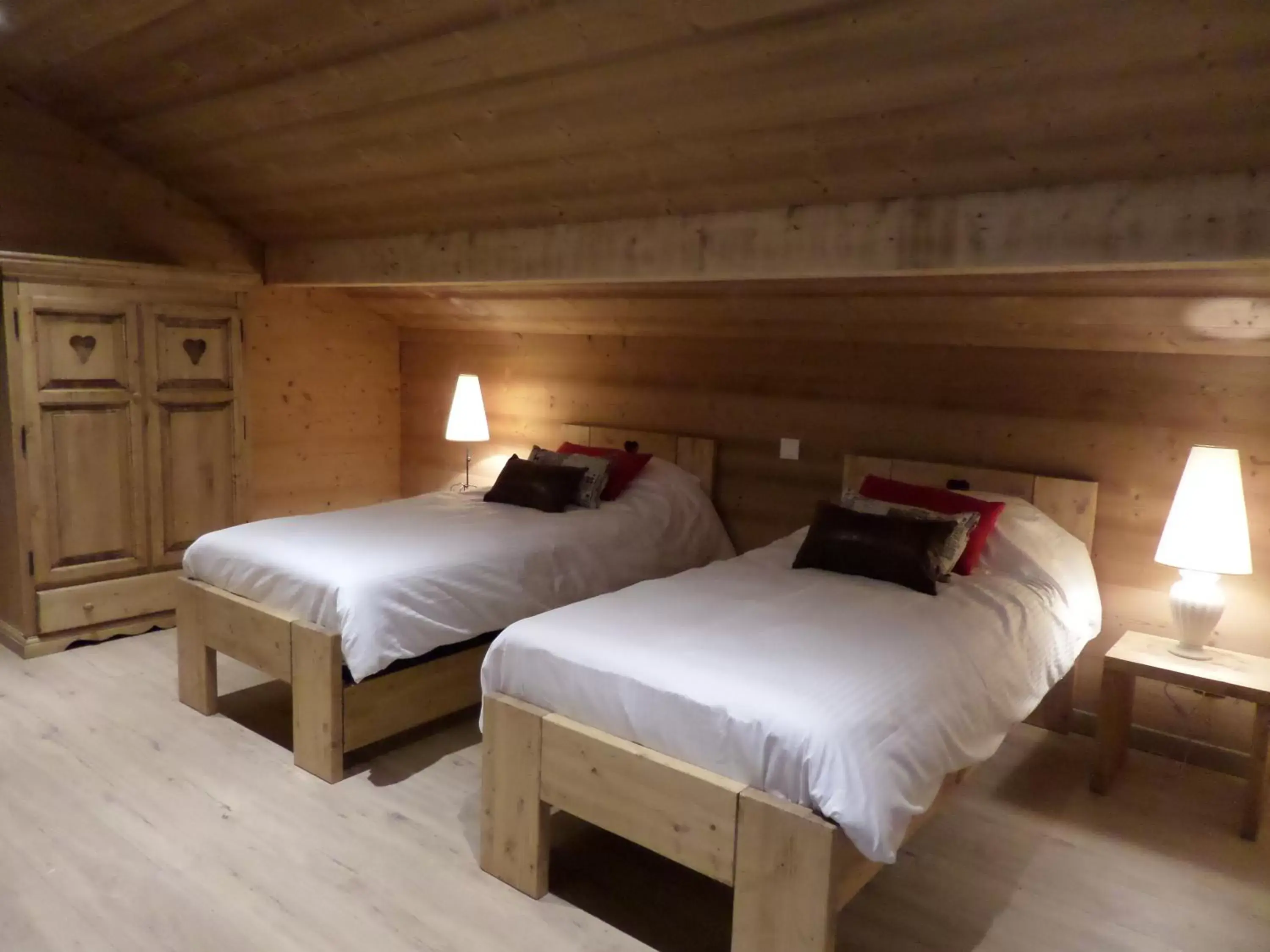 Bedroom, Bed in Auberge Du Fraizier