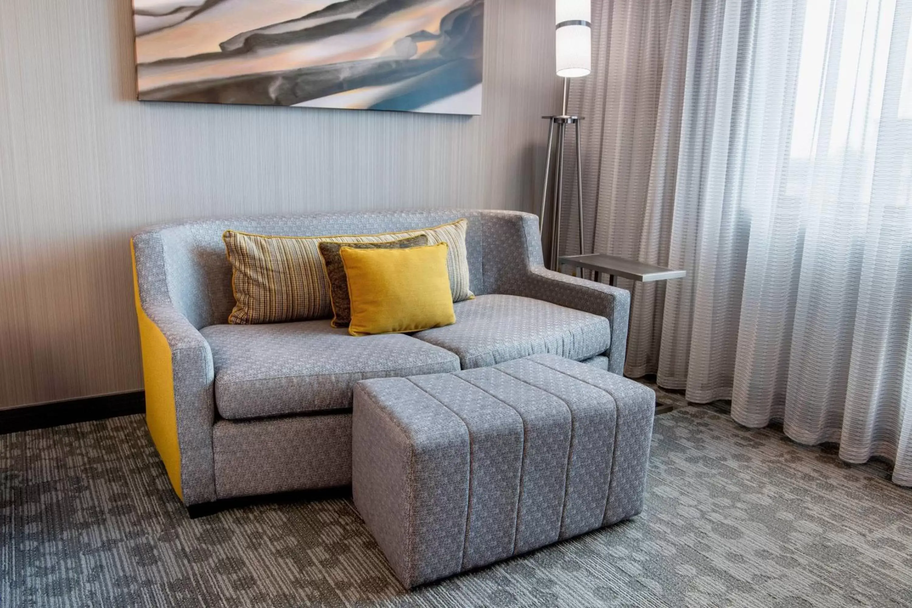 Photo of the whole room, Seating Area in Courtyard by Marriott Edmonton West