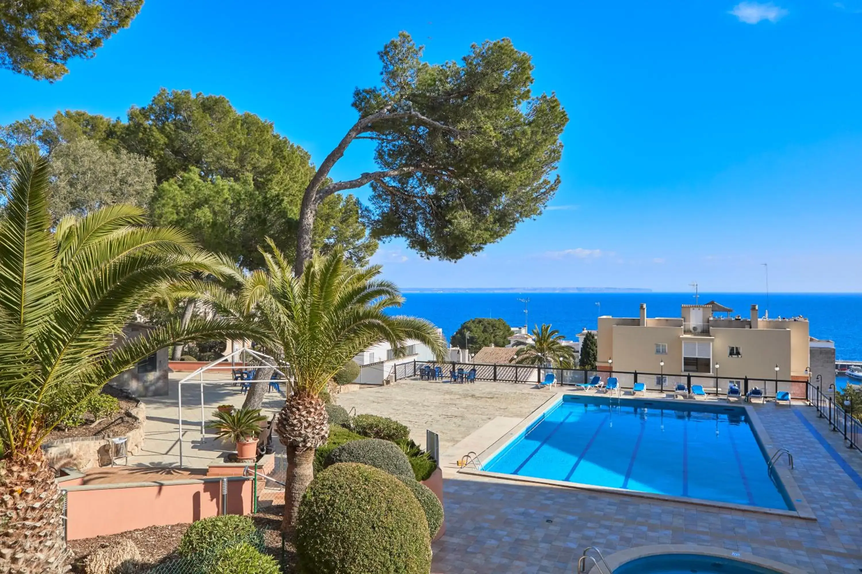 Swimming pool in MLL Blue Bay Swimming pool in MLL Blue Bay