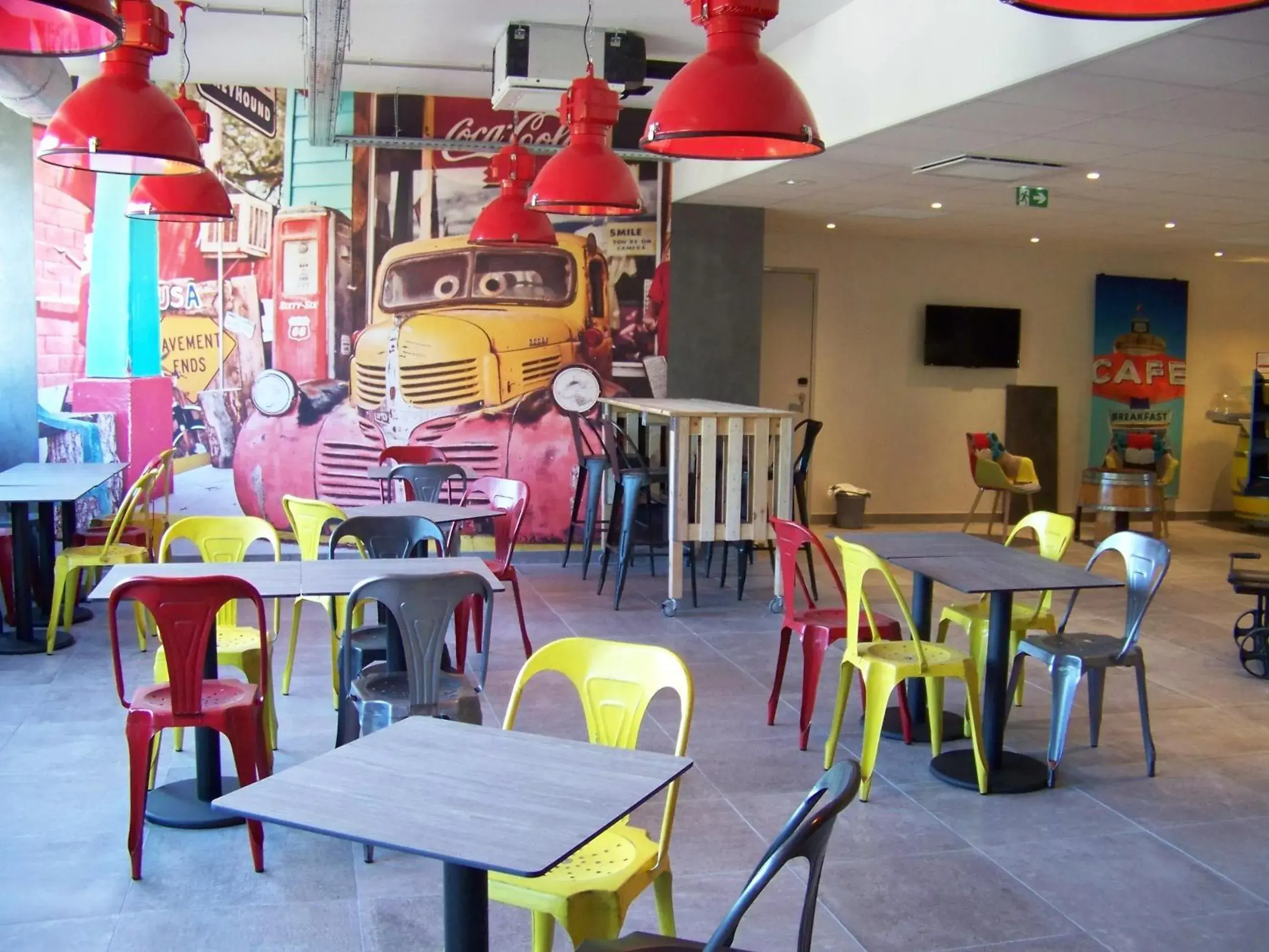 Food and drinks, Restaurant/Places to Eat in Ibis Styles Vierzon