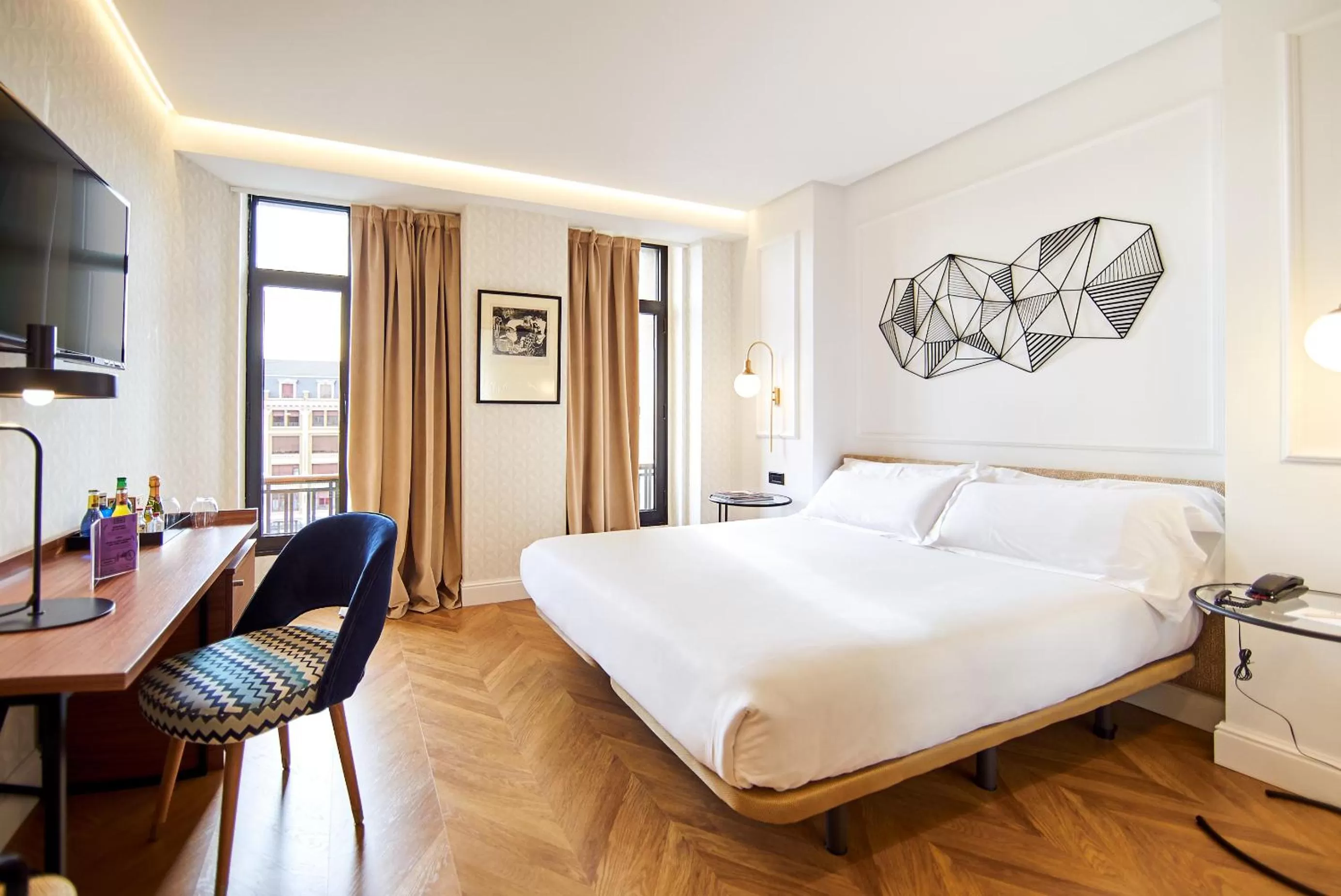 Photo of the whole room, Bed in Occidental León Alfonso V