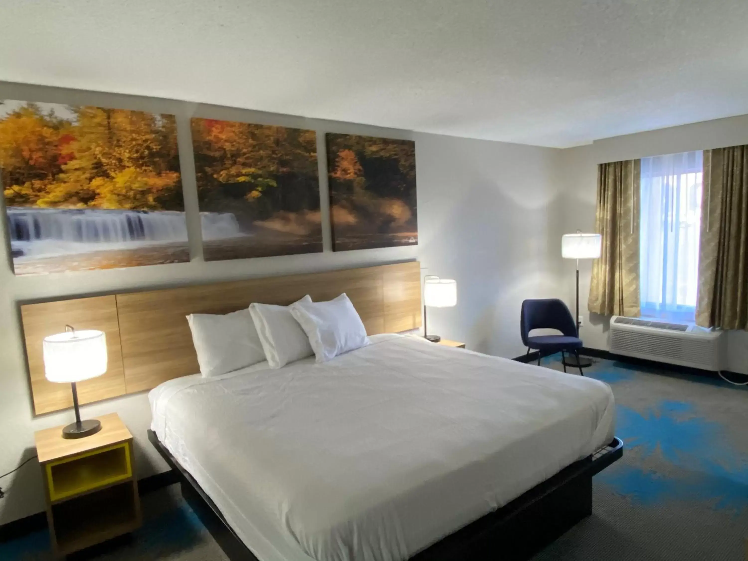 Bed in Days Inn by Wyndham Newnan