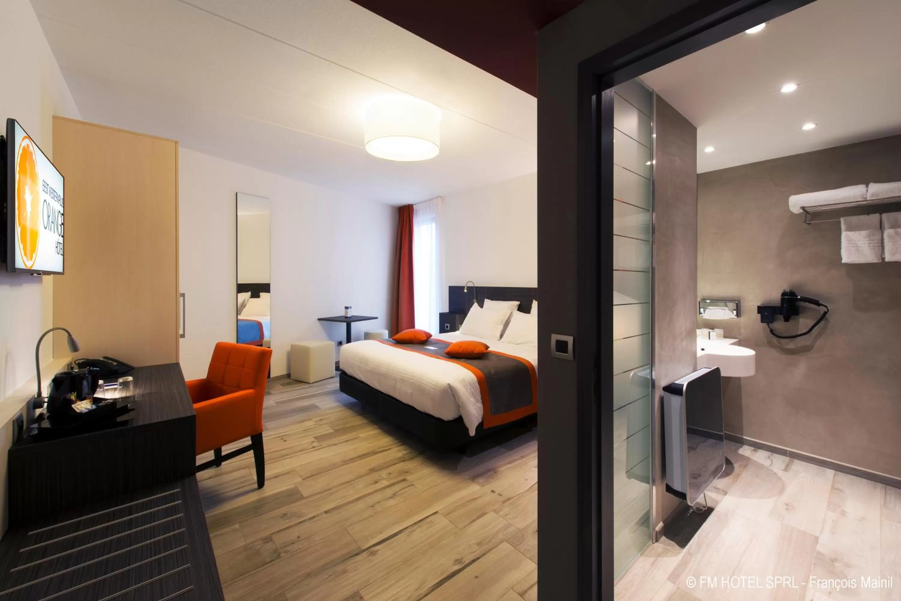 Photo of the whole room, Bed in Orange Hotel La Louvière