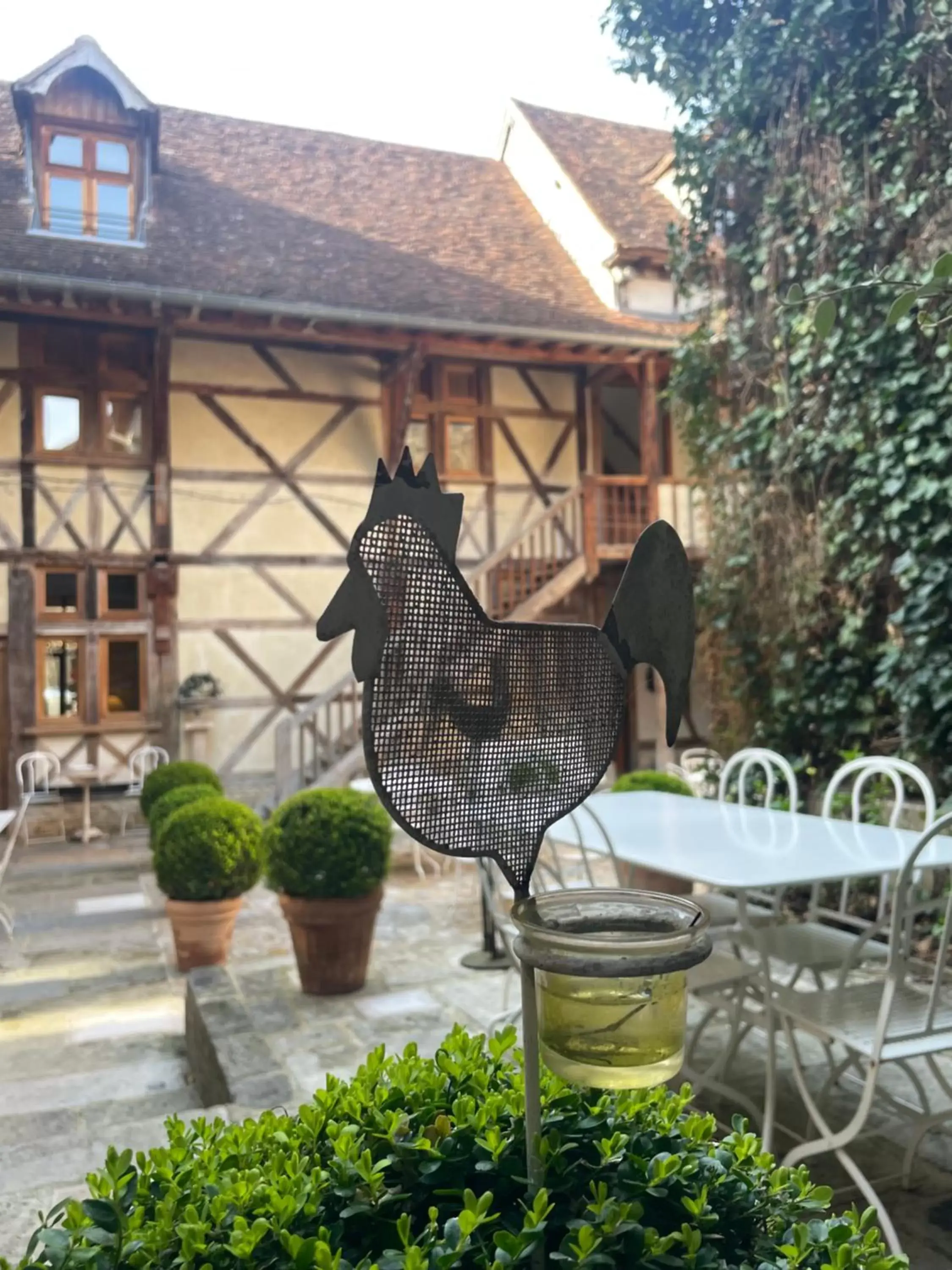 Inner courtyard view, Property Building in Le Champ des Oiseaux & Spa