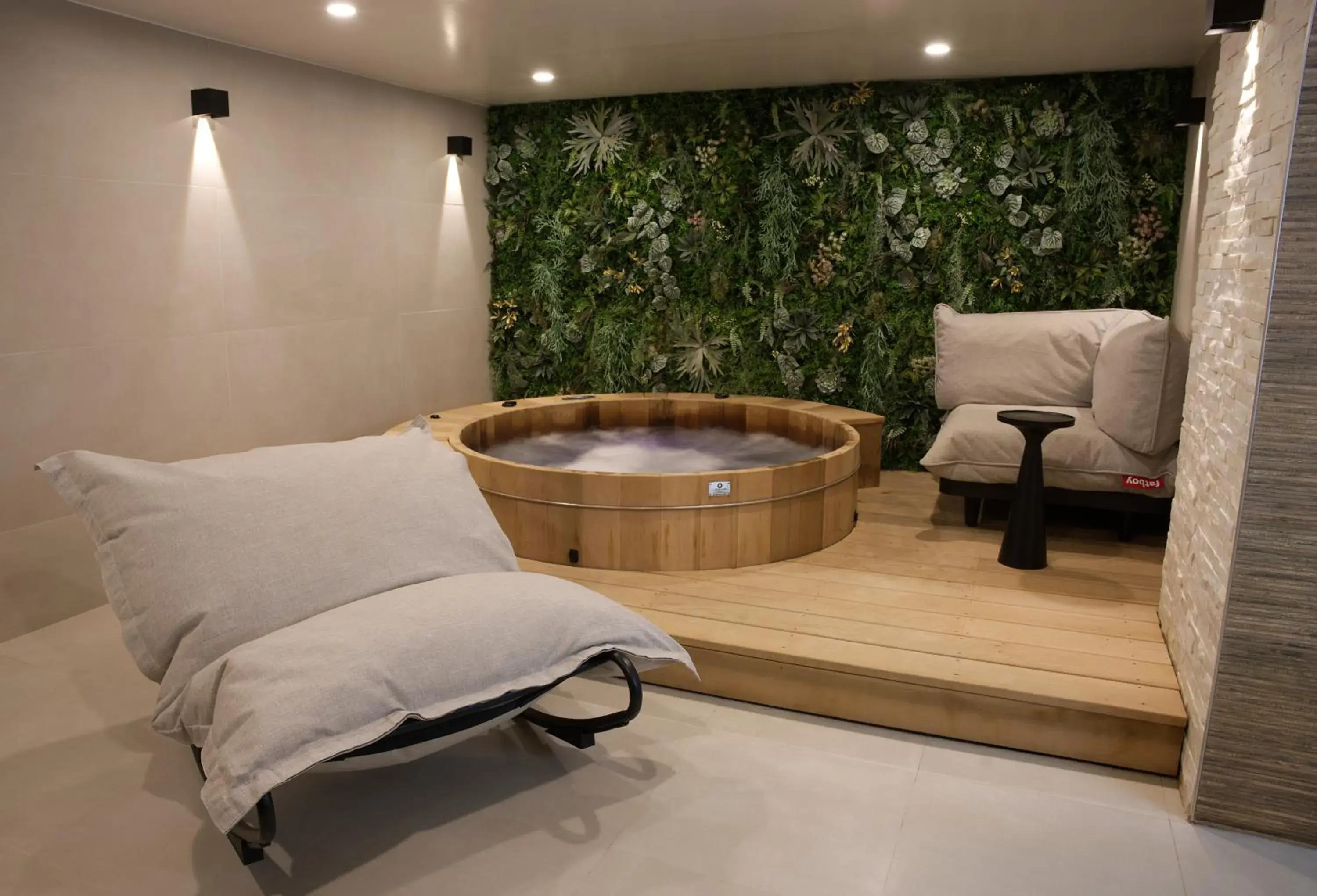 Hot Tub, Spa/Wellness in Atypik Hotel
