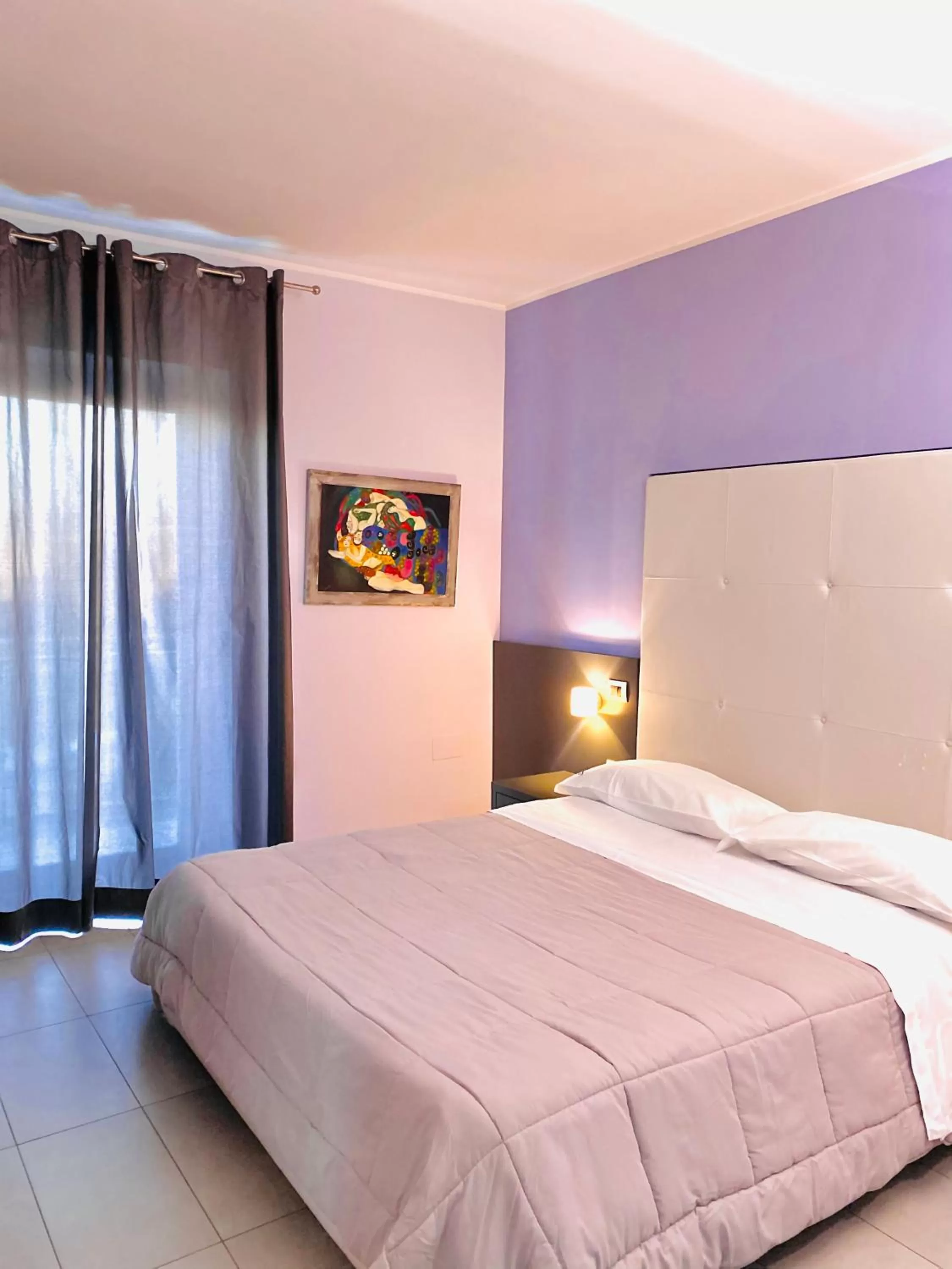 Bedroom, Bed in Victoria Hotel