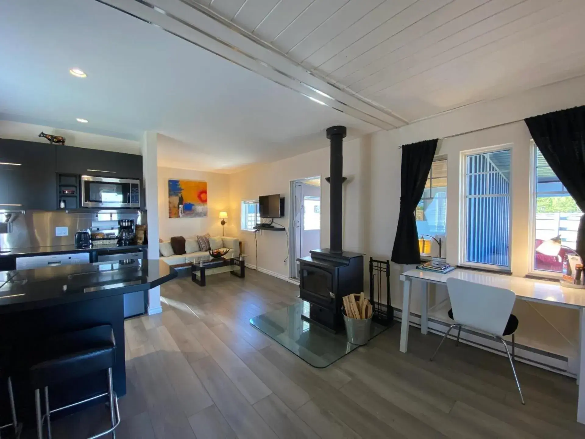 Kitchen or kitchenette in Woodhouse Cottages And Ranch