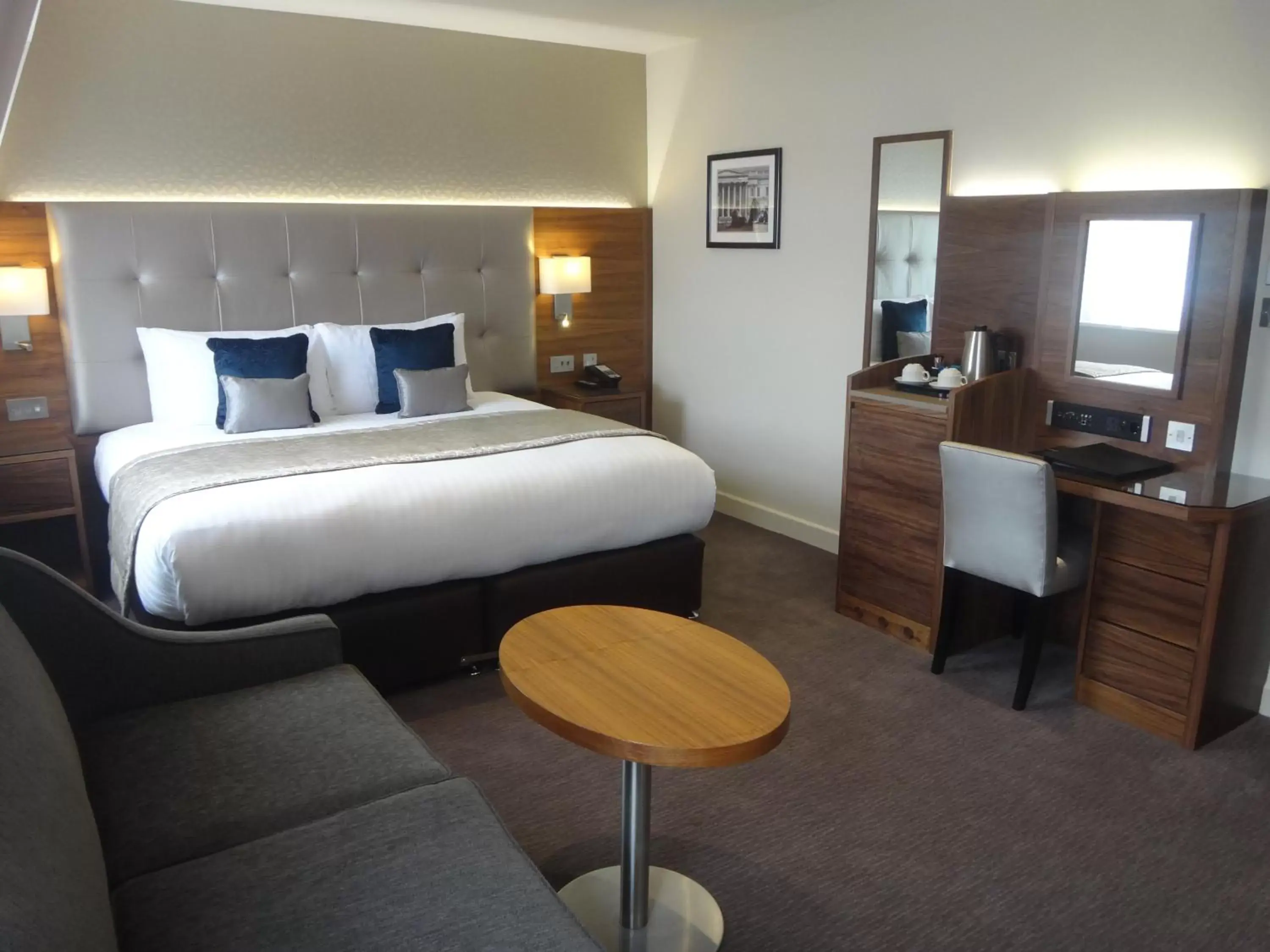 Photo of the whole room, Bed in Norfolk Towers Paddington