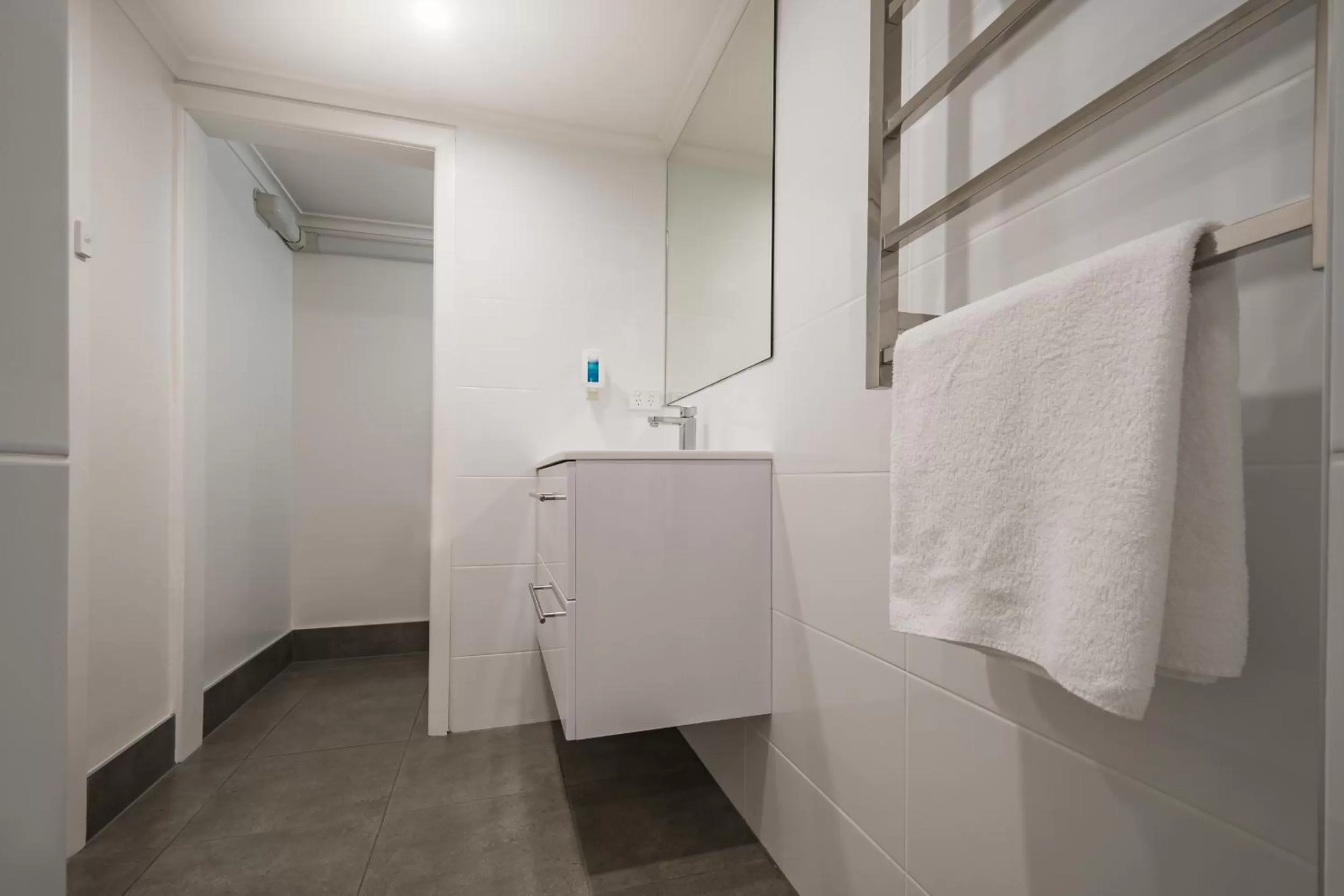 Bathroom in Argosy Motor Inn