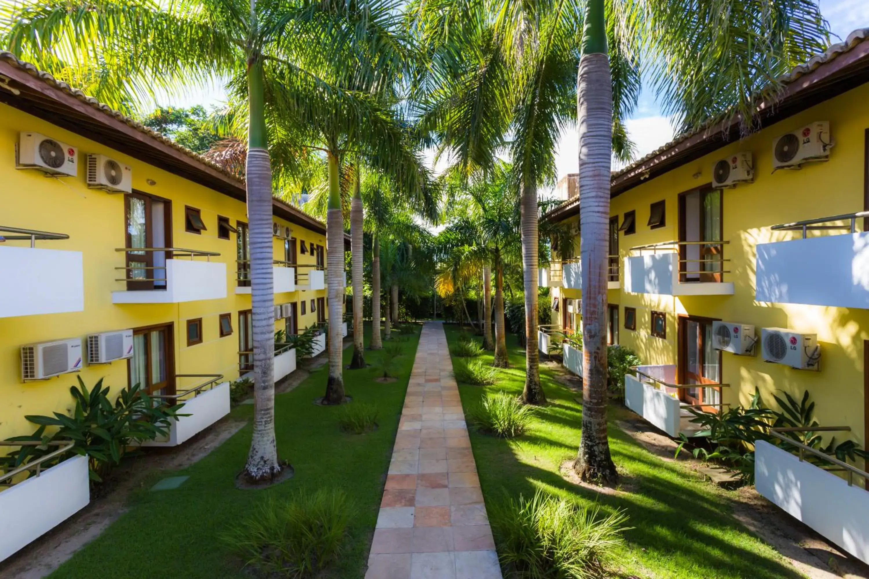 Garden, Property Building in Sunshine Praia Hotel
