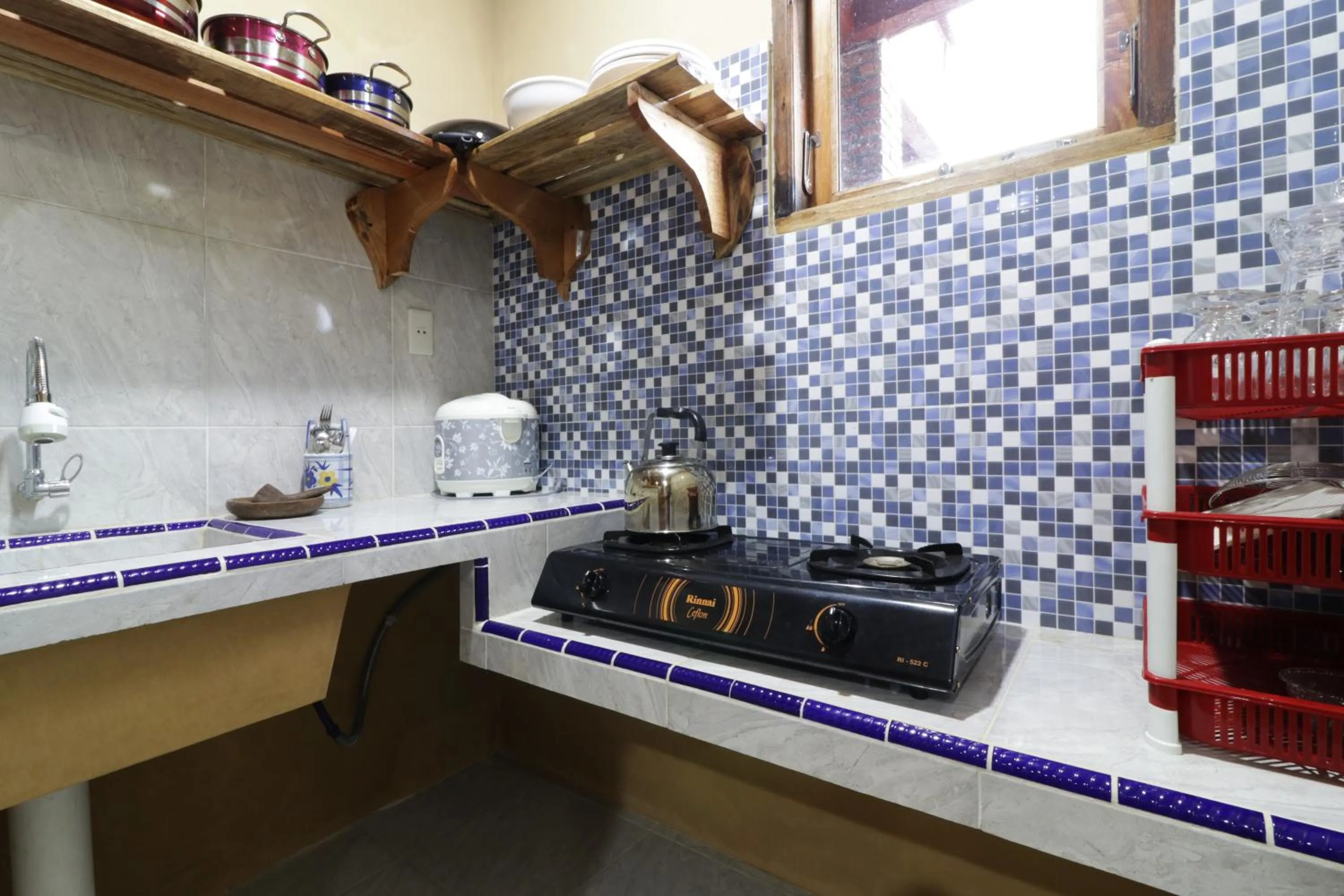 Kitchen or kitchenette in Alloyna Country Cottage Brastagi