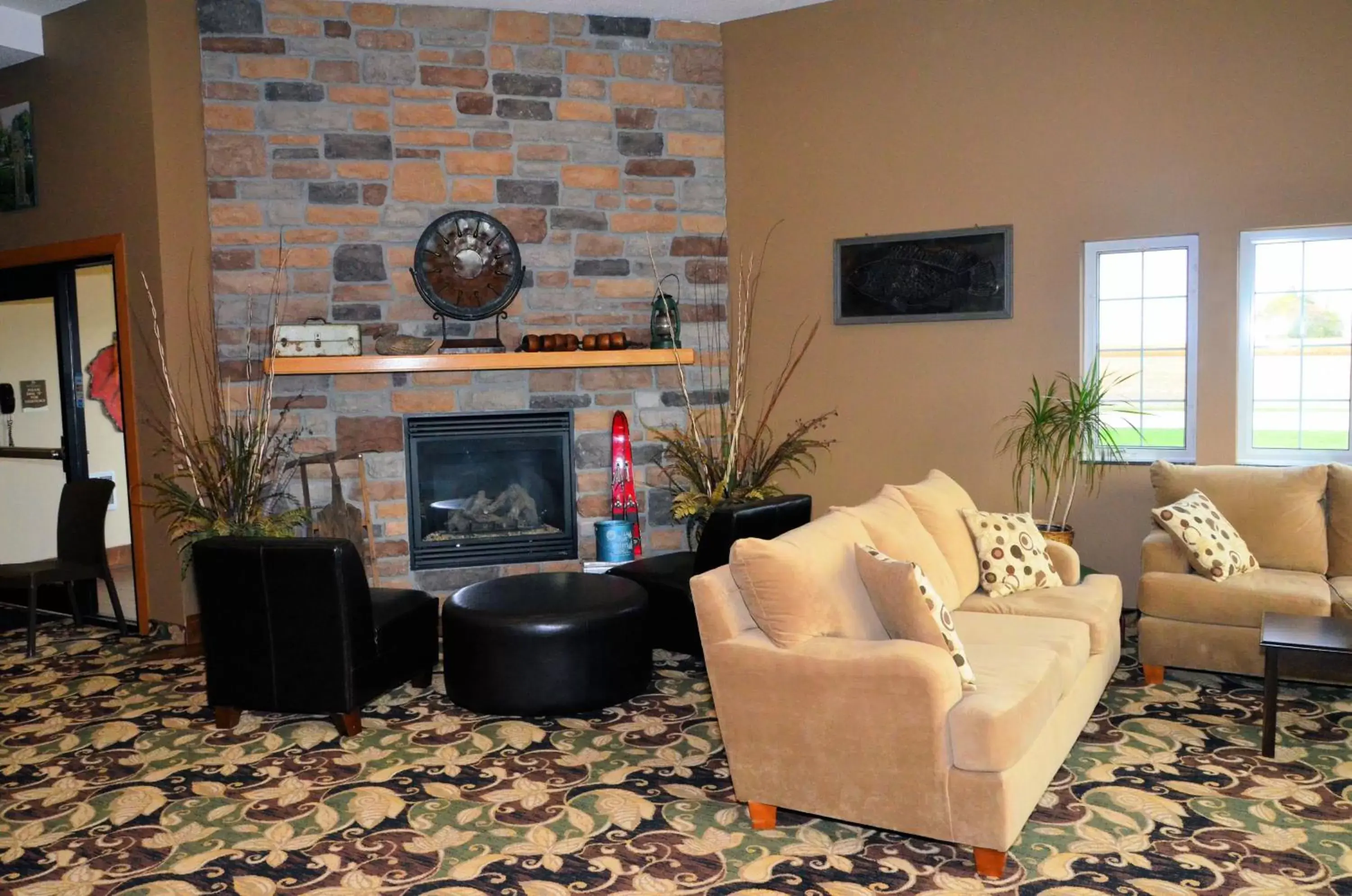 Seating Area in Cobblestone Inn & Suites - Lake View