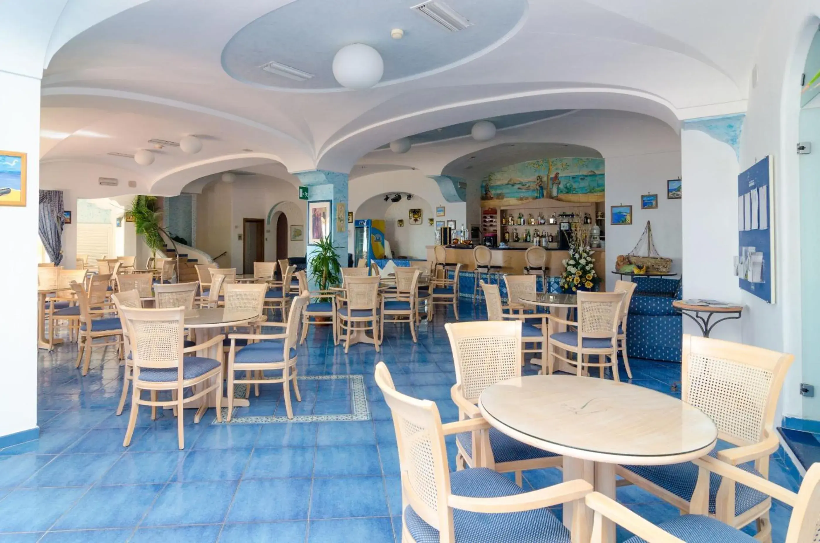 Lounge or bar, Restaurant/Places to Eat in Hotel Terme Saint Raphael