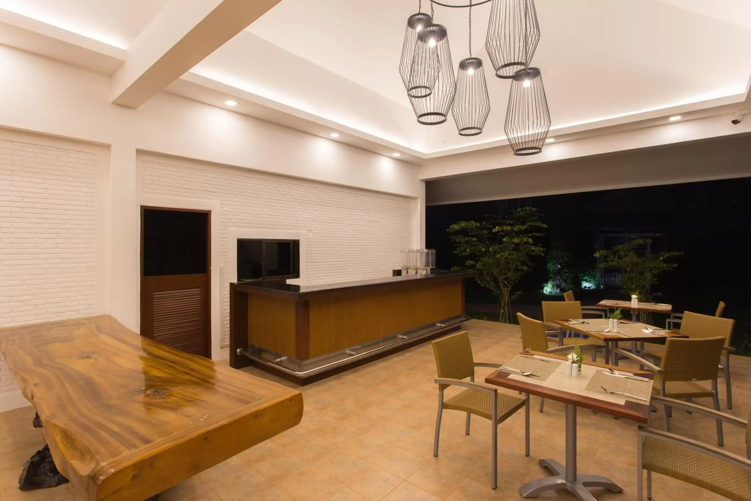 Restaurant/places to eat, Lobby/Reception in Alisea Pool Villa Aonang