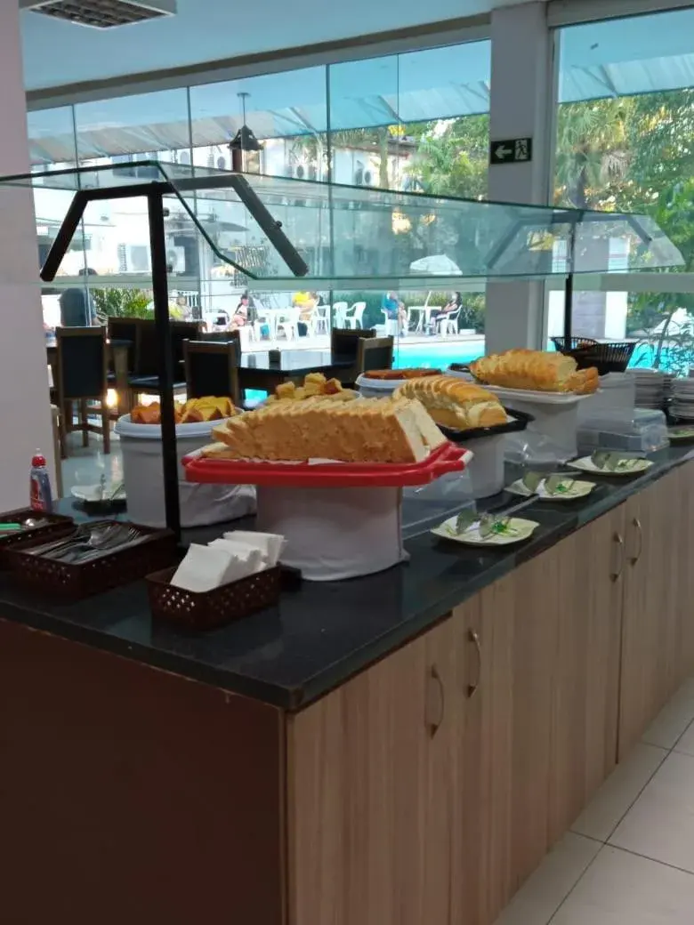 Buffet breakfast in Alvorada Iguassu Hotel