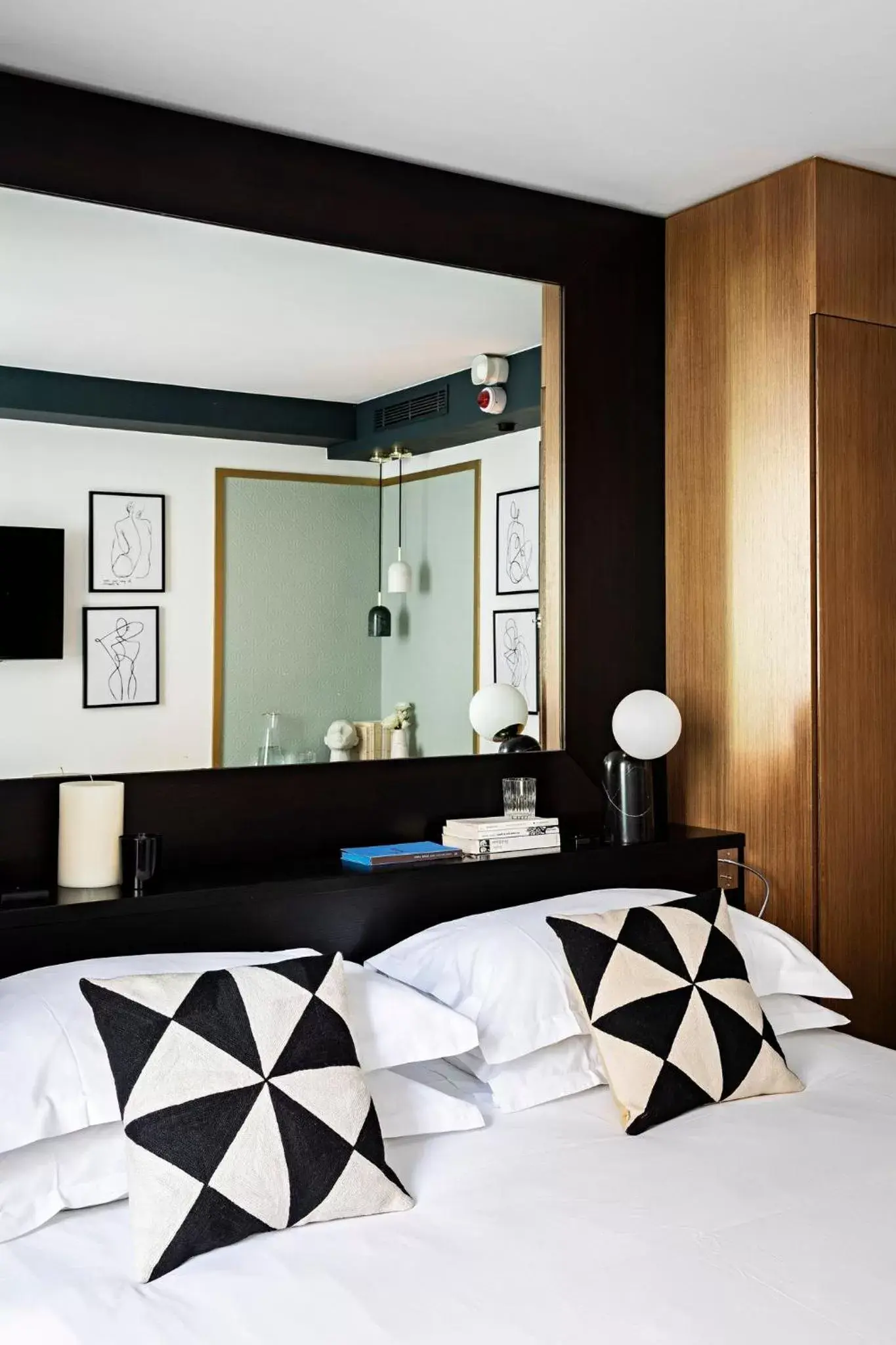 Photo of the whole room in Holiday Inn Paris Elysées, an IHG Hotel