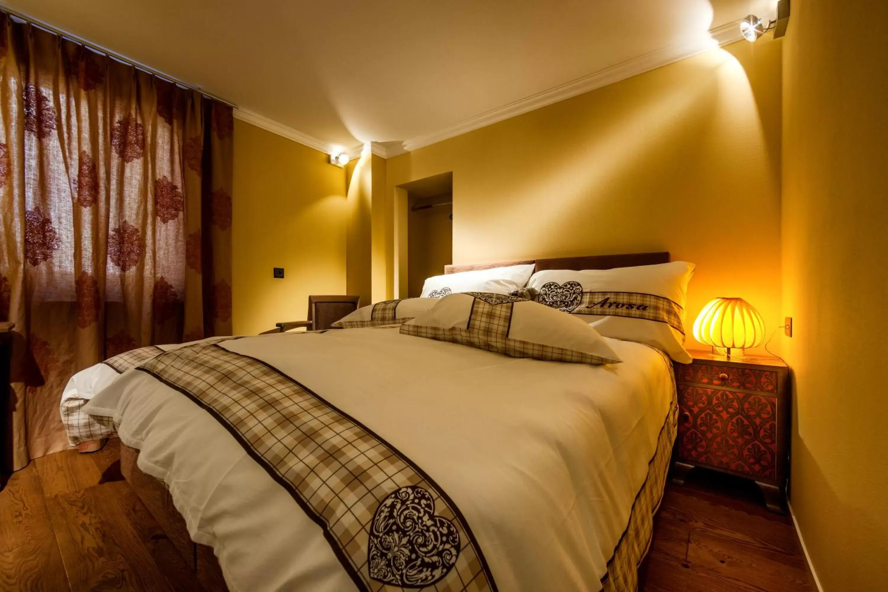 Photo of the whole room, Bed in Home Hotel Arosa