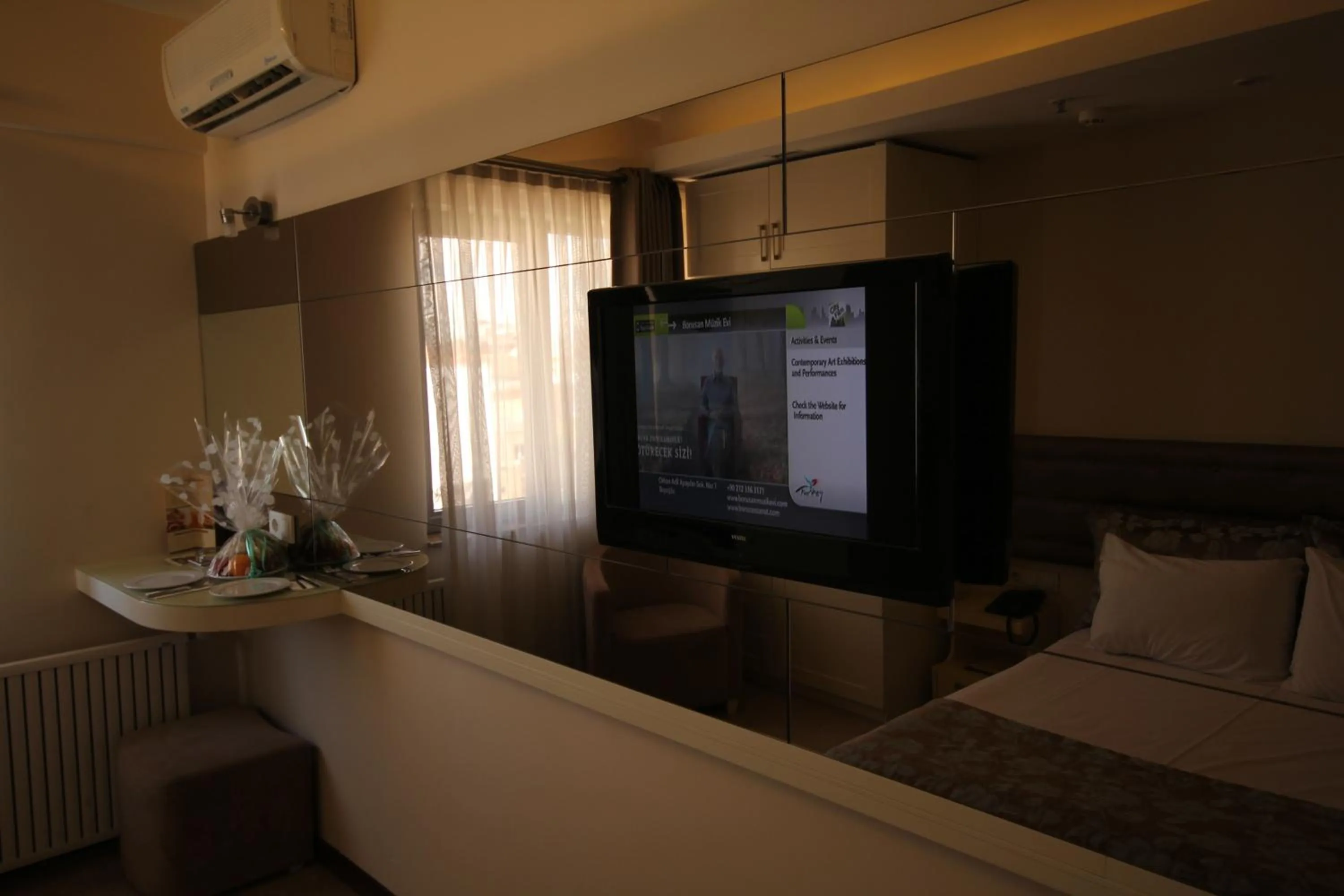 TV and multimedia, Bed in Grand Washington Hotel