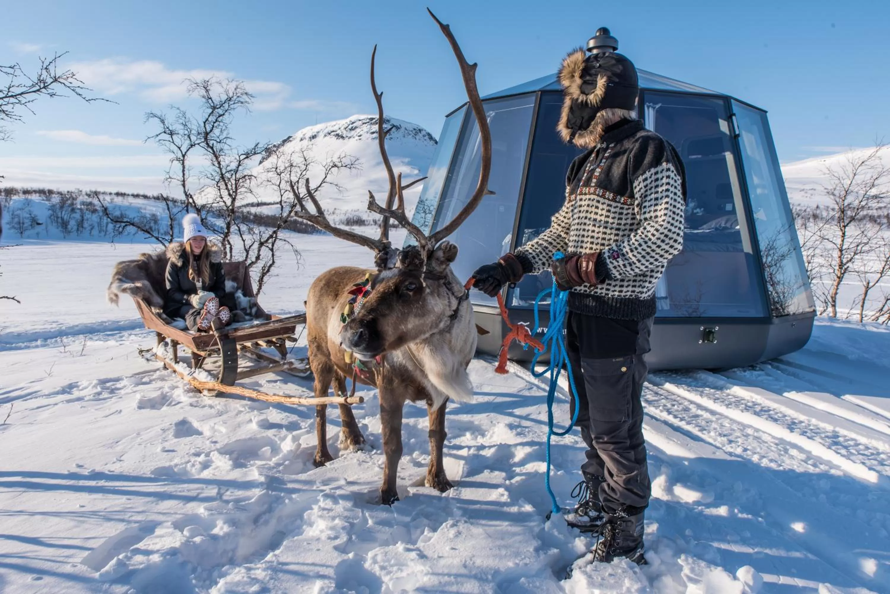 People in Peace & Quiet Hotel