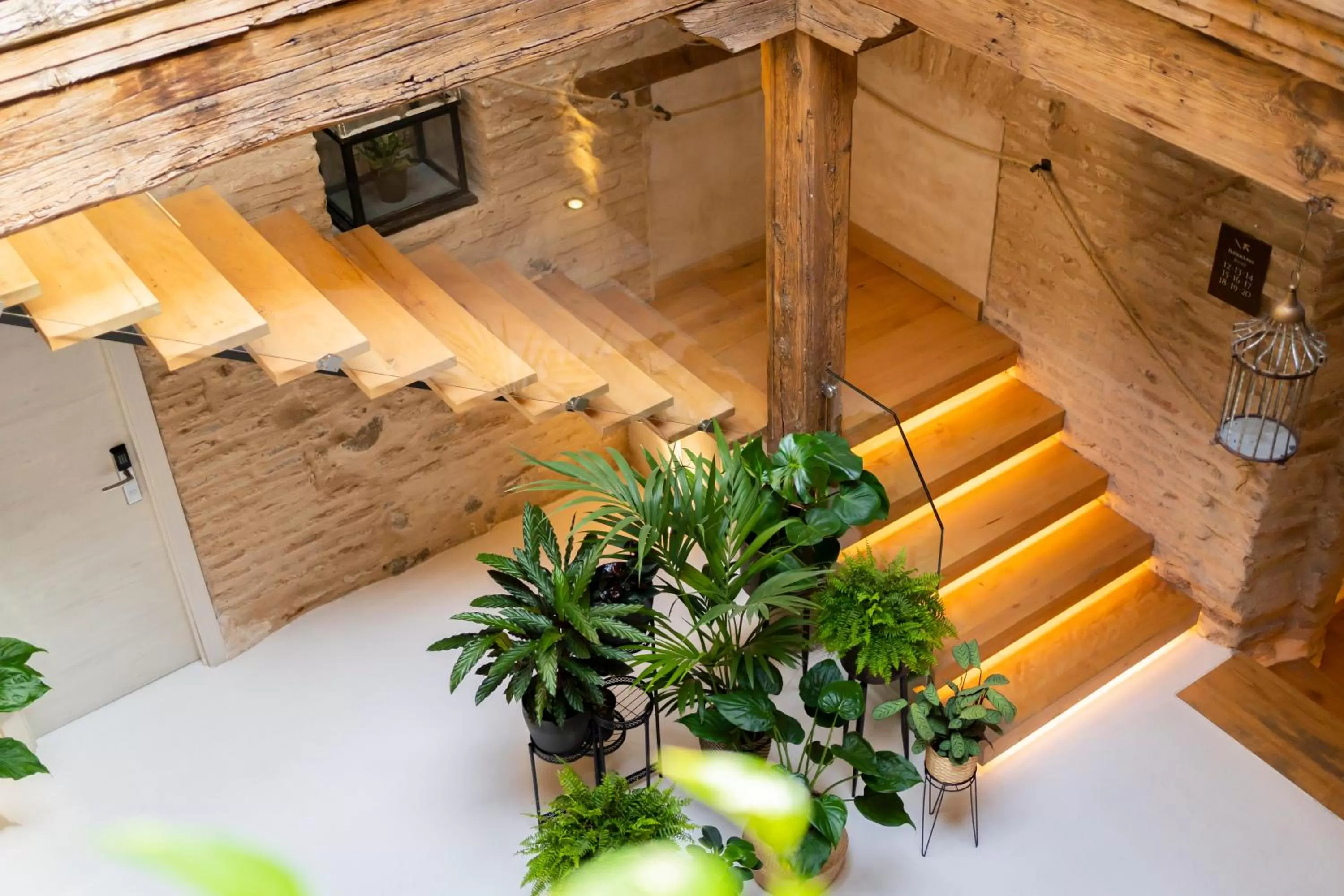 Property building in Dobo Azacanes Hostal