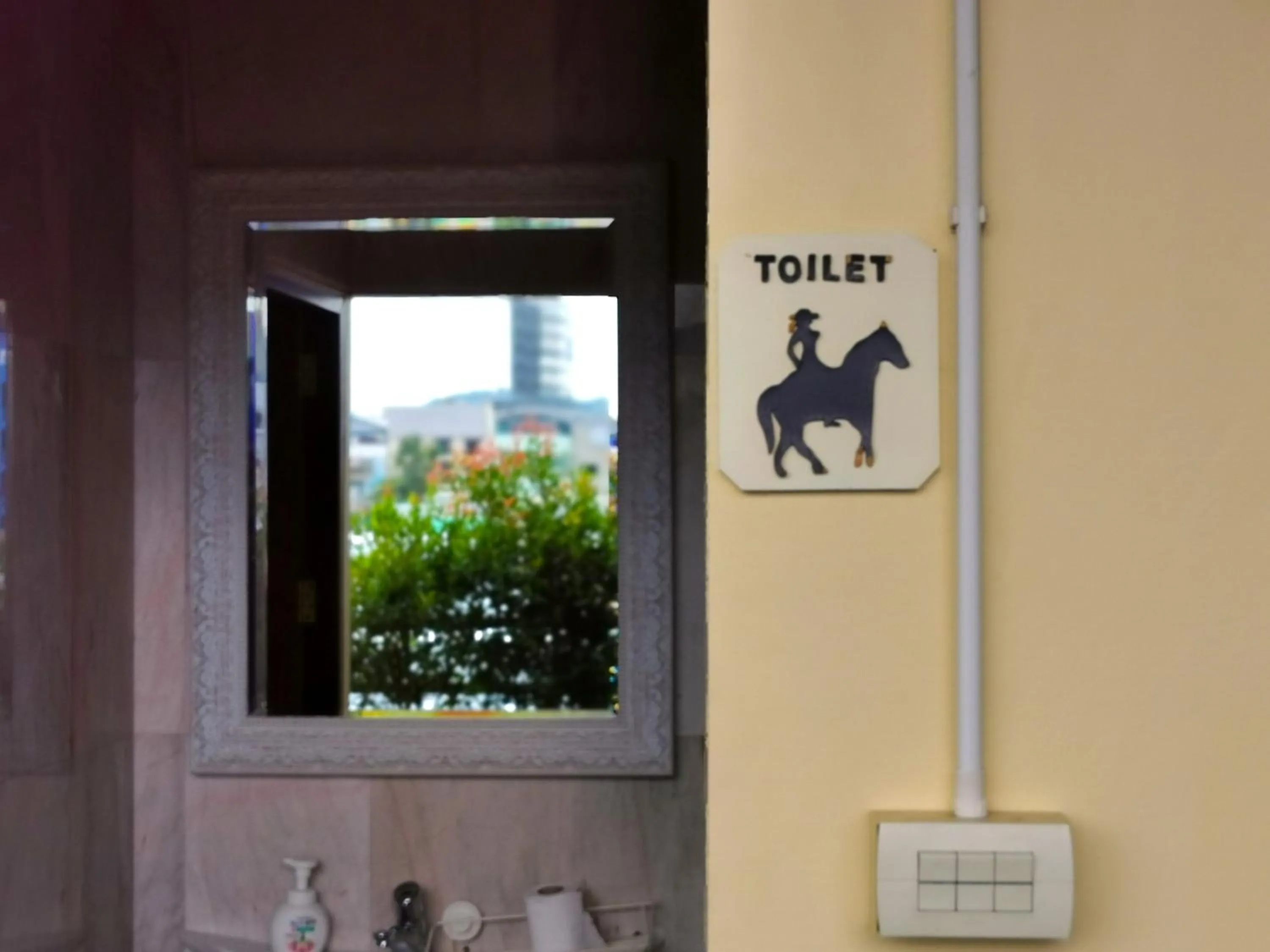 Area and facilities in Lertnimit Boutique Hotel